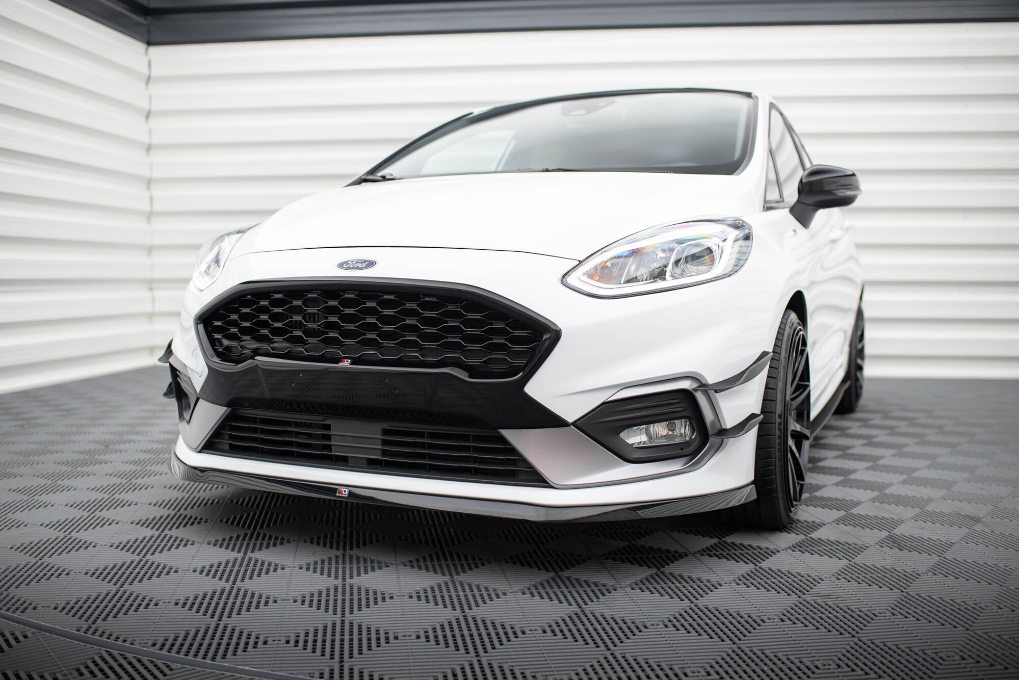 Maxton Design Splitter delantero V.6 para Ford Fiesta Mk8 ST / ST-Line - imagen 1