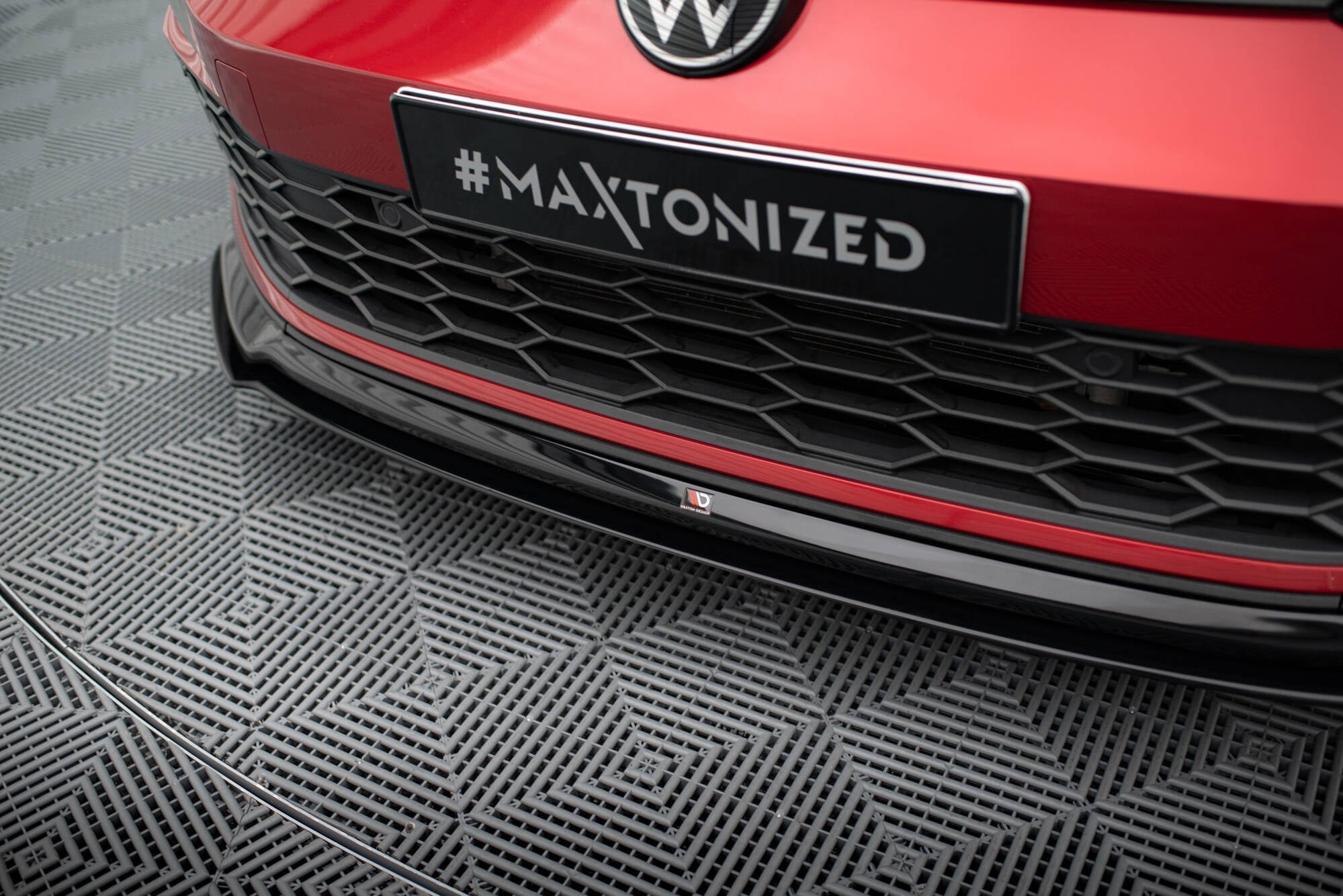 Maxton Design Splitter delantero V.6 para Volkswagen Golf GTI / GTE / GTD / R-Line Mk8 - imagen 3