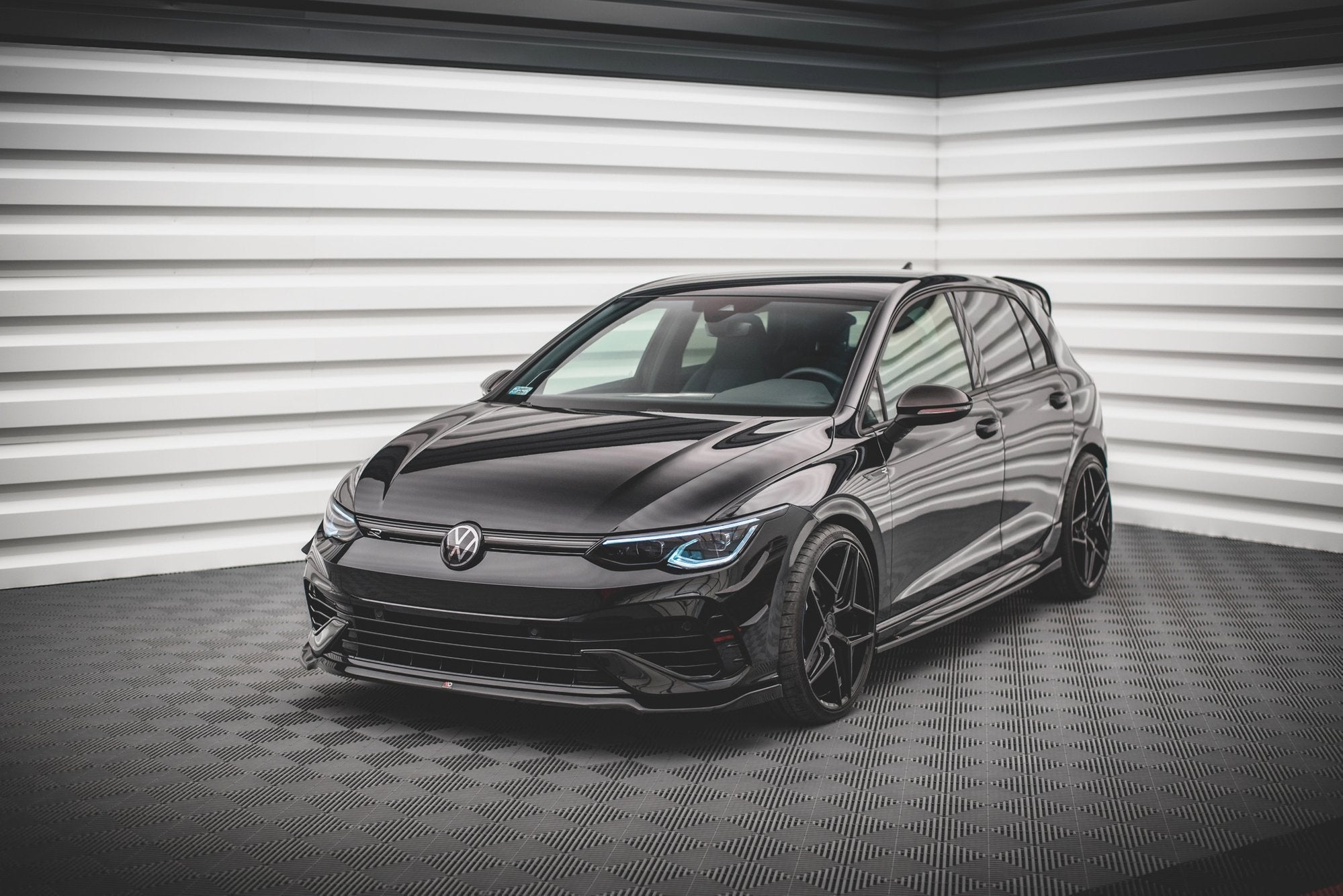 Maxton Design Splitter delantero V.6 para Volkswagen Golf R Hatchback / Variant Mk8 - imagen 1