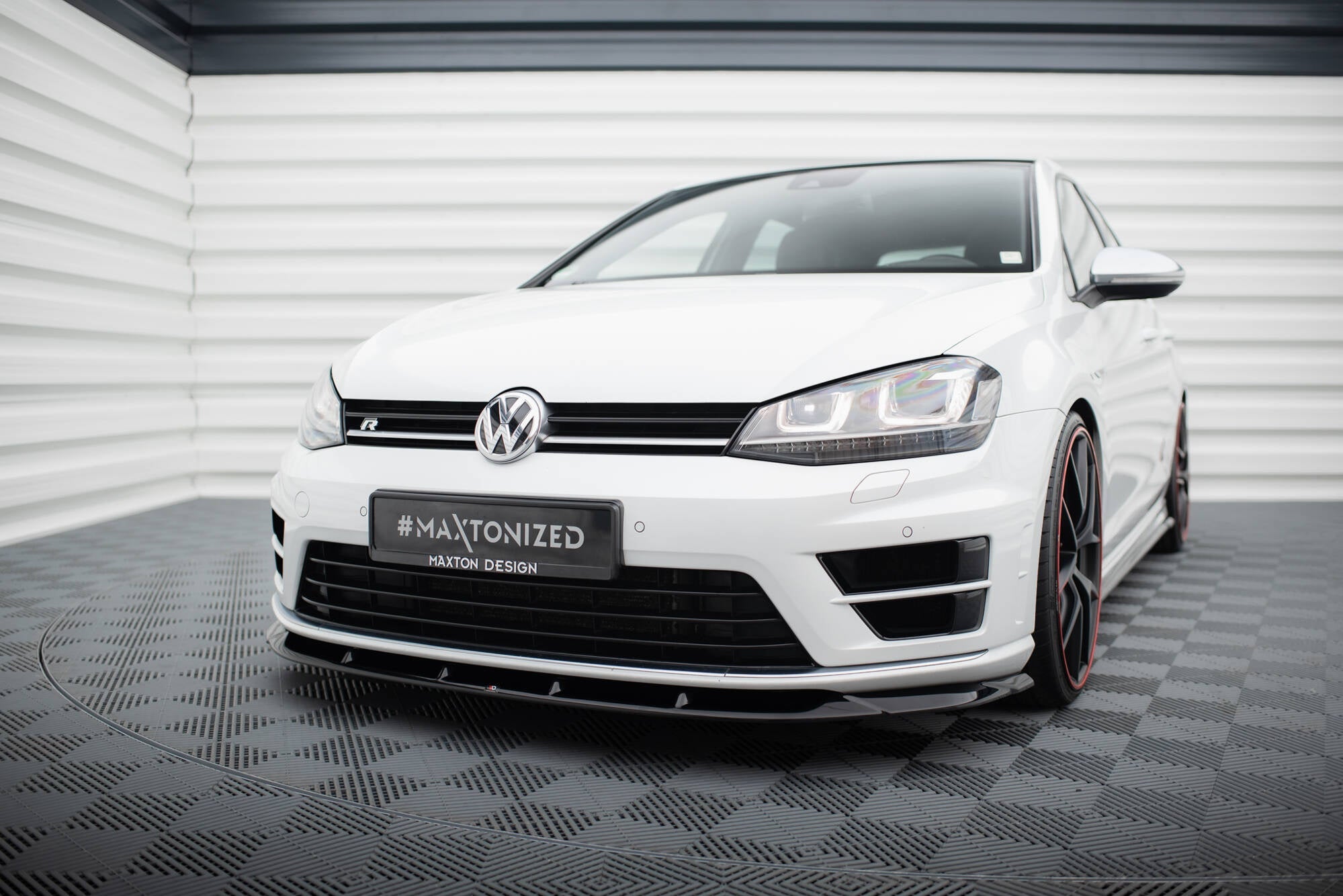 Maxton Design Splitter delantero V.6 para Volkswagen Golf R / R-Line Mk7 - imagen 1