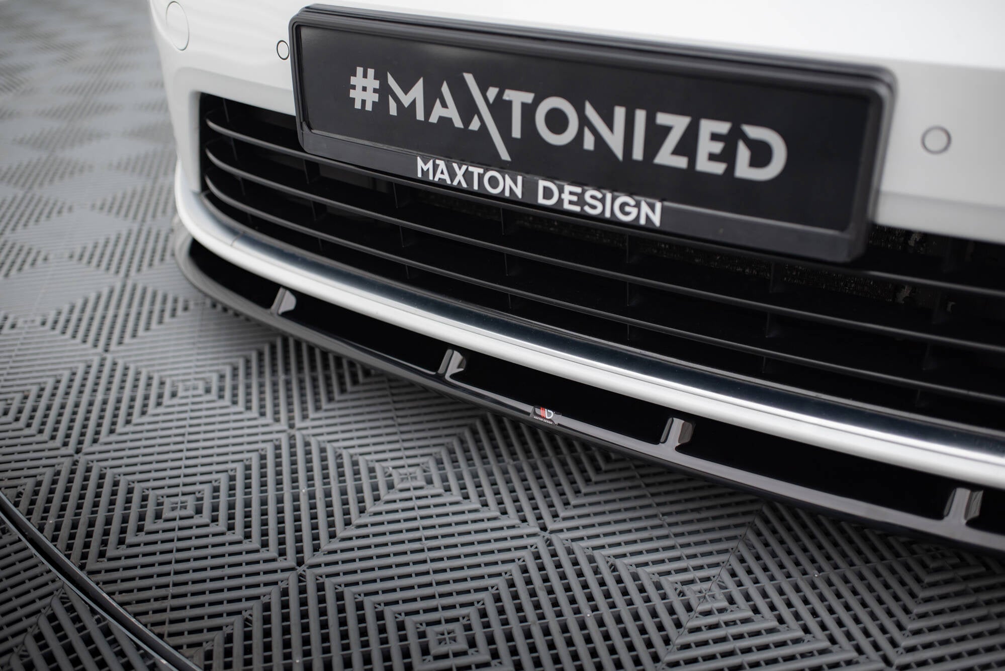 Maxton Design Splitter delantero V.6 para Volkswagen Golf R / R-Line Mk7 - imagen 3