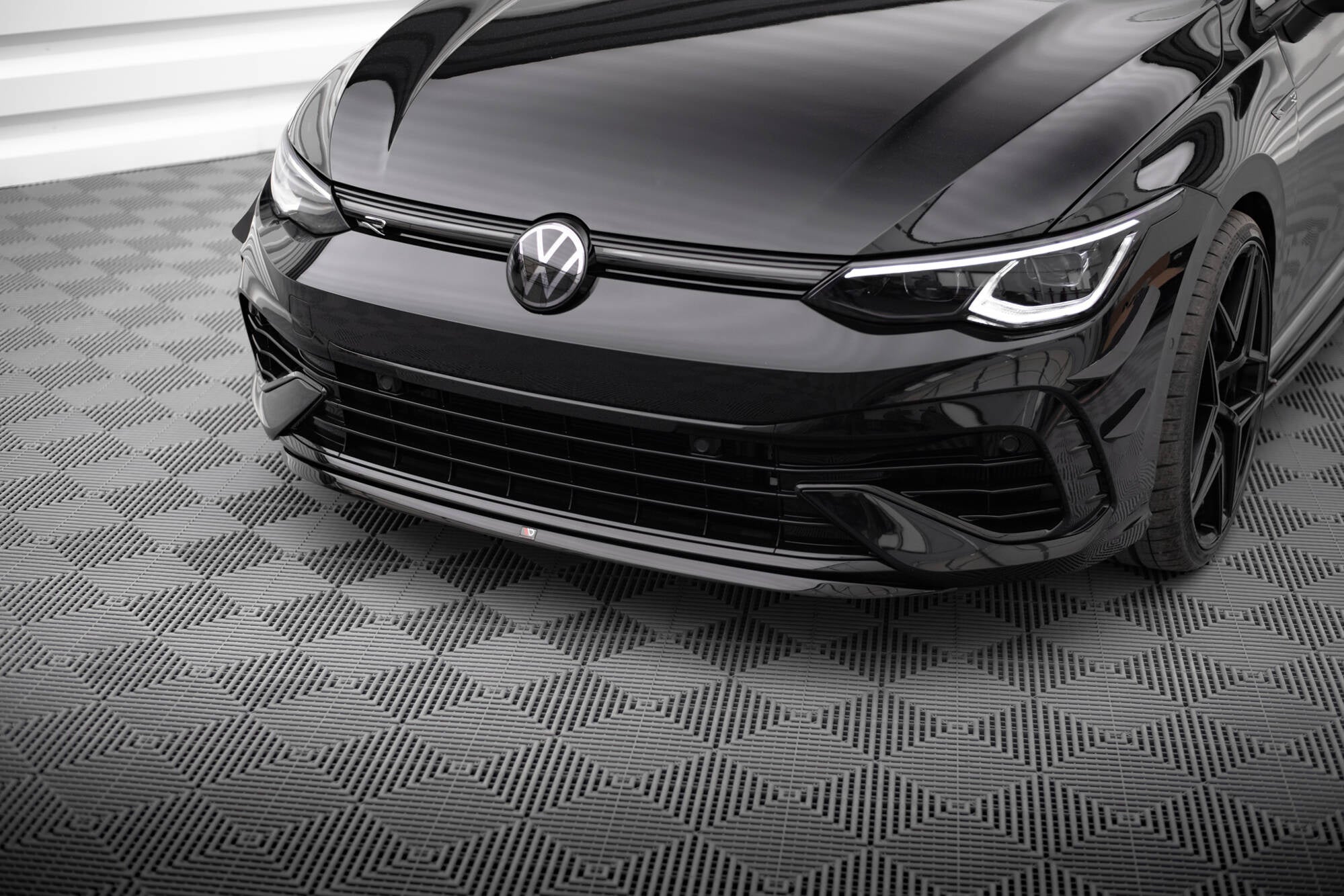 Maxton Design Splitter delantero V.7 para Volkswagen Golf R Hatchback / Variant Mk8 - imagen 1
