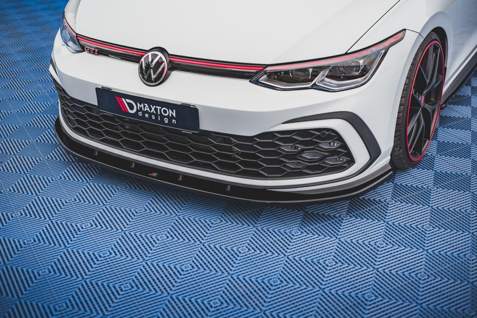 Maxton Design Splitter delantero para Volkswagen Golf GTI / GTE / GTD / R-Line Mk8 - imagen 1