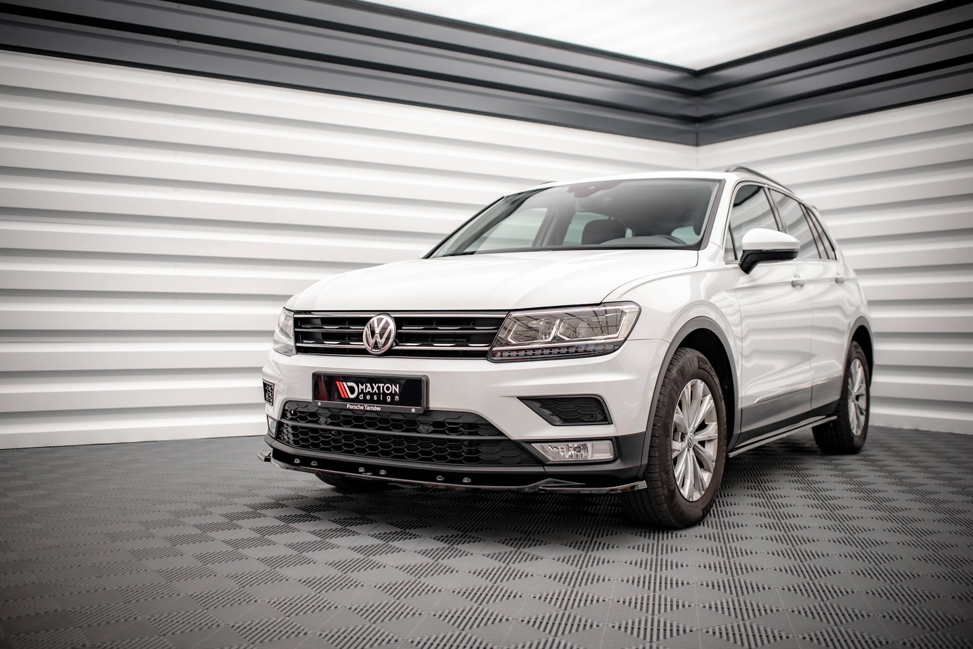 Maxton Design Splitter delantero para Volkswagen Tiguan Mk2 - imagen 1