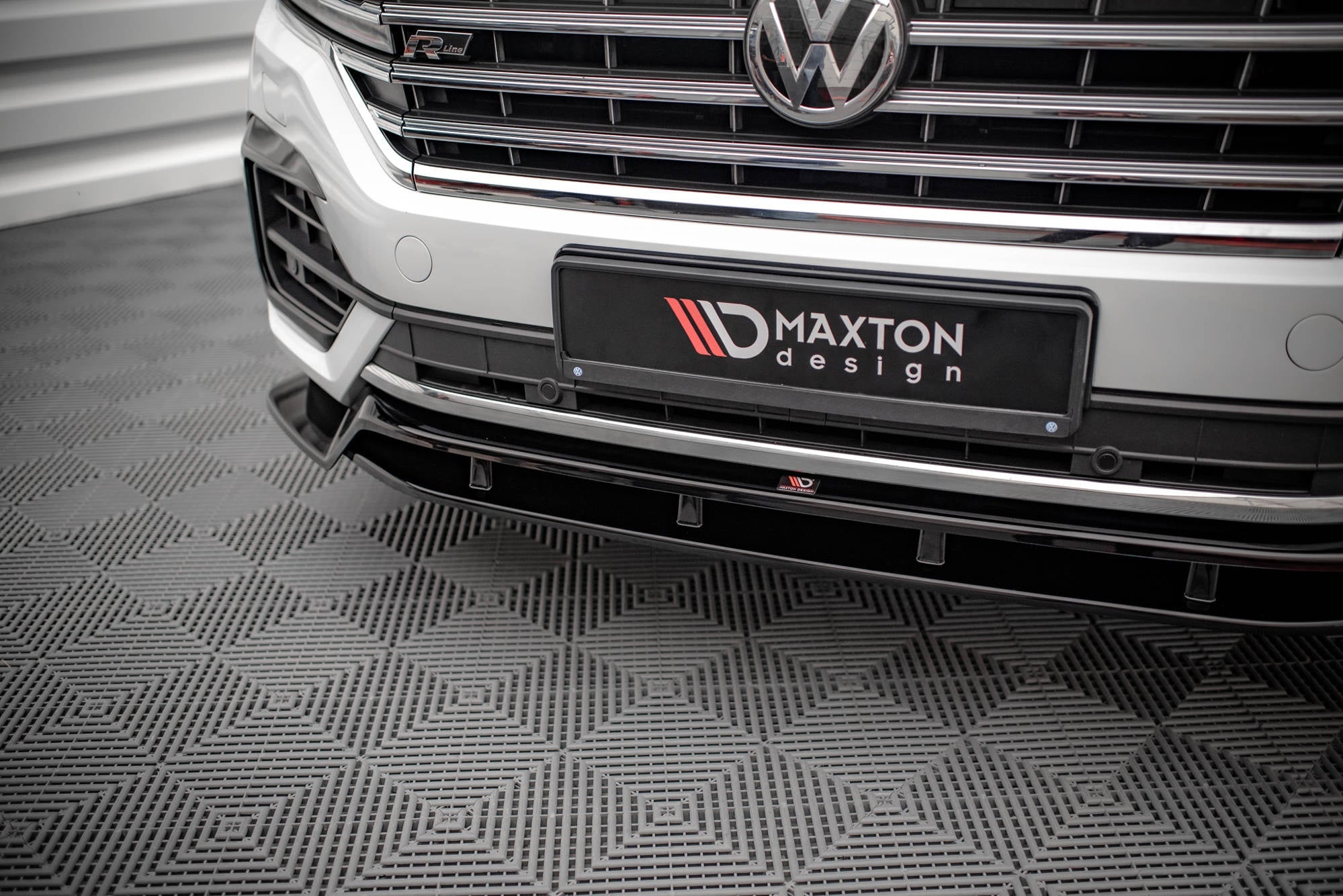 Maxton Design Splitter delantero para Volkswagen Touareg R-Line Mk3 - imagen 3
