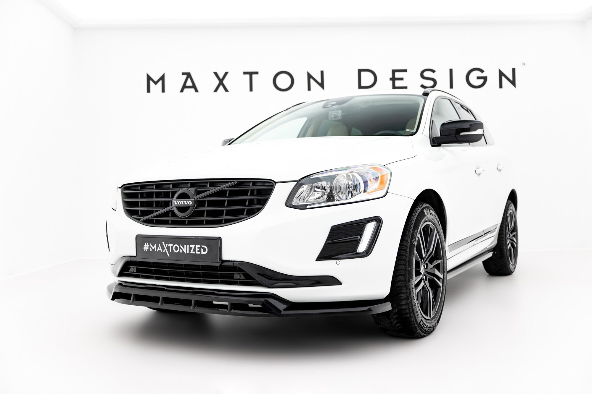 Maxton Design Splitter delantero para Volvo XC60 Mk1 Facelift - imagen 1