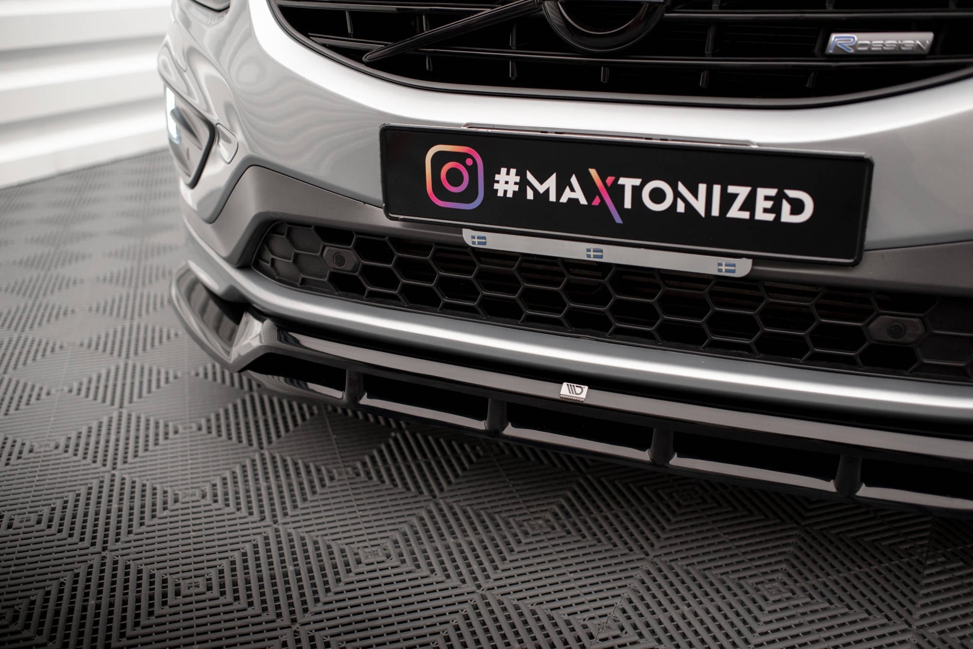 Maxton Design Splitter delantero para Volvo XC60 R-Design Mk1 Facelift - imagen 3