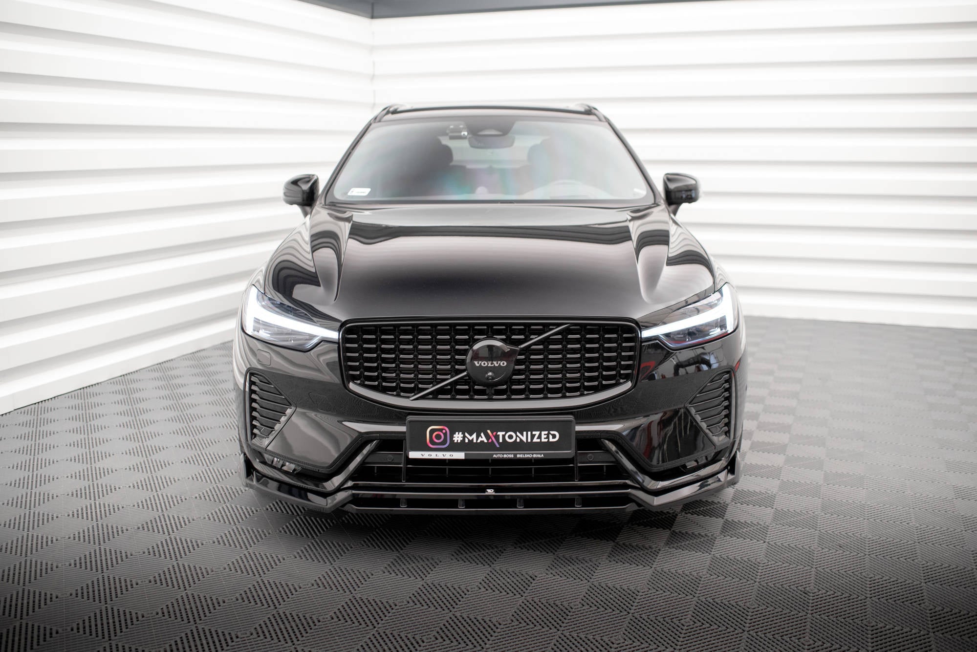 Maxton Design Splitter delantero para Volvo XC60 R-Design Mk2 Facelift - imagen 2