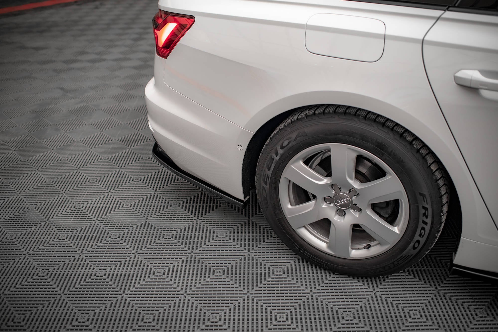 Maxton Design Splitter trasero para Audi A6 C8 - imagen 2