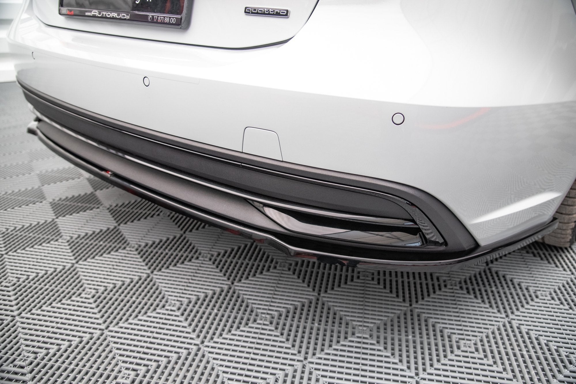 Maxton Design Splitter trasero para Audi A7 C8 - imagen 1