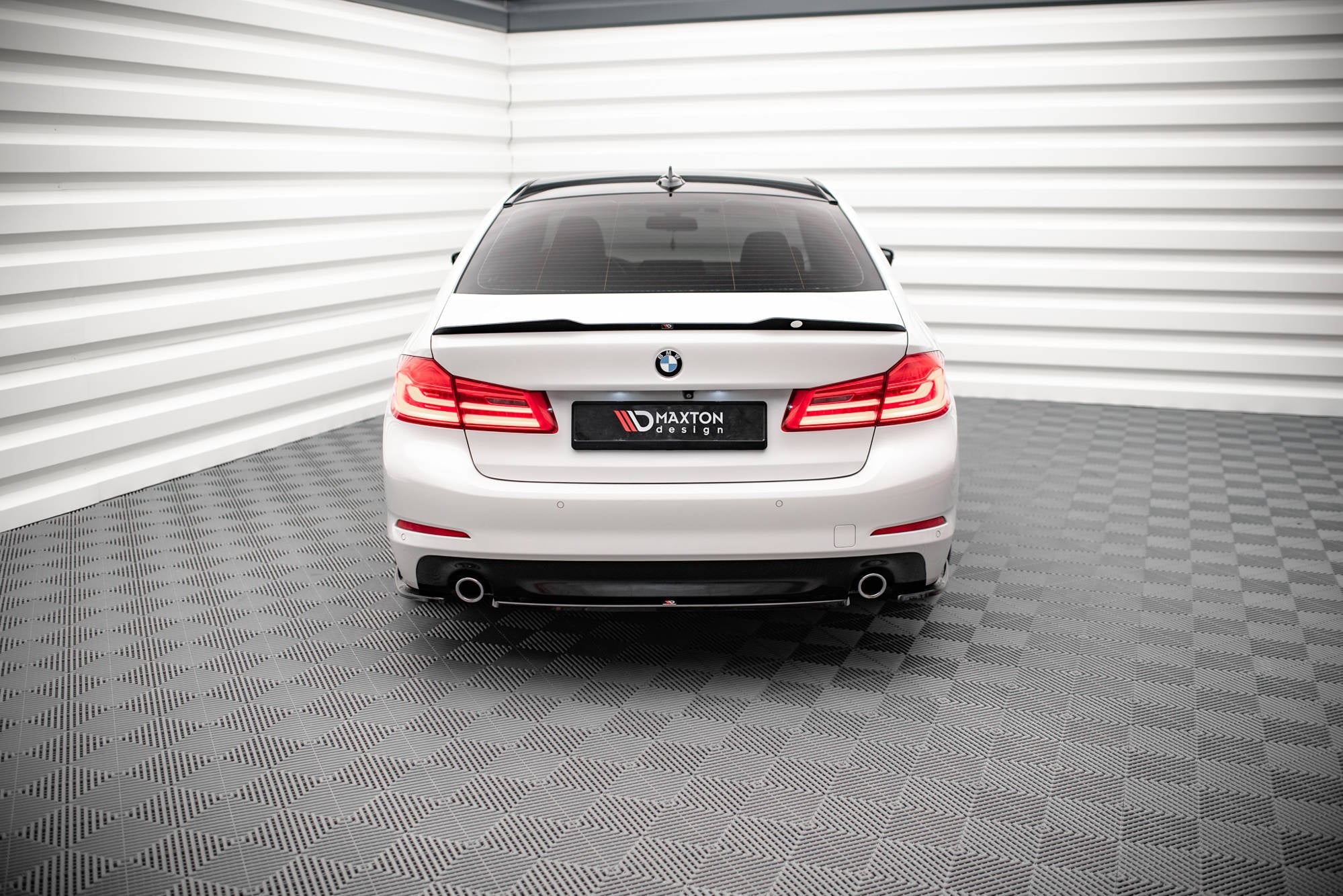 Maxton Design Splitter trasero para BMW 5 Sedan G30 - imagen 2