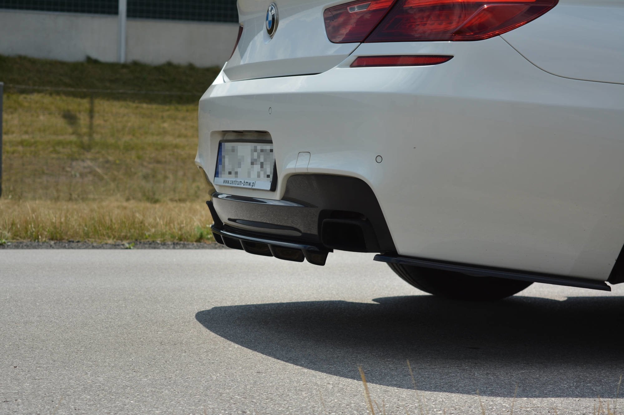 Maxton Design Splitter trasero para BMW 6 Gran Coupé MPACK (with a vertical bar) - imagen 4