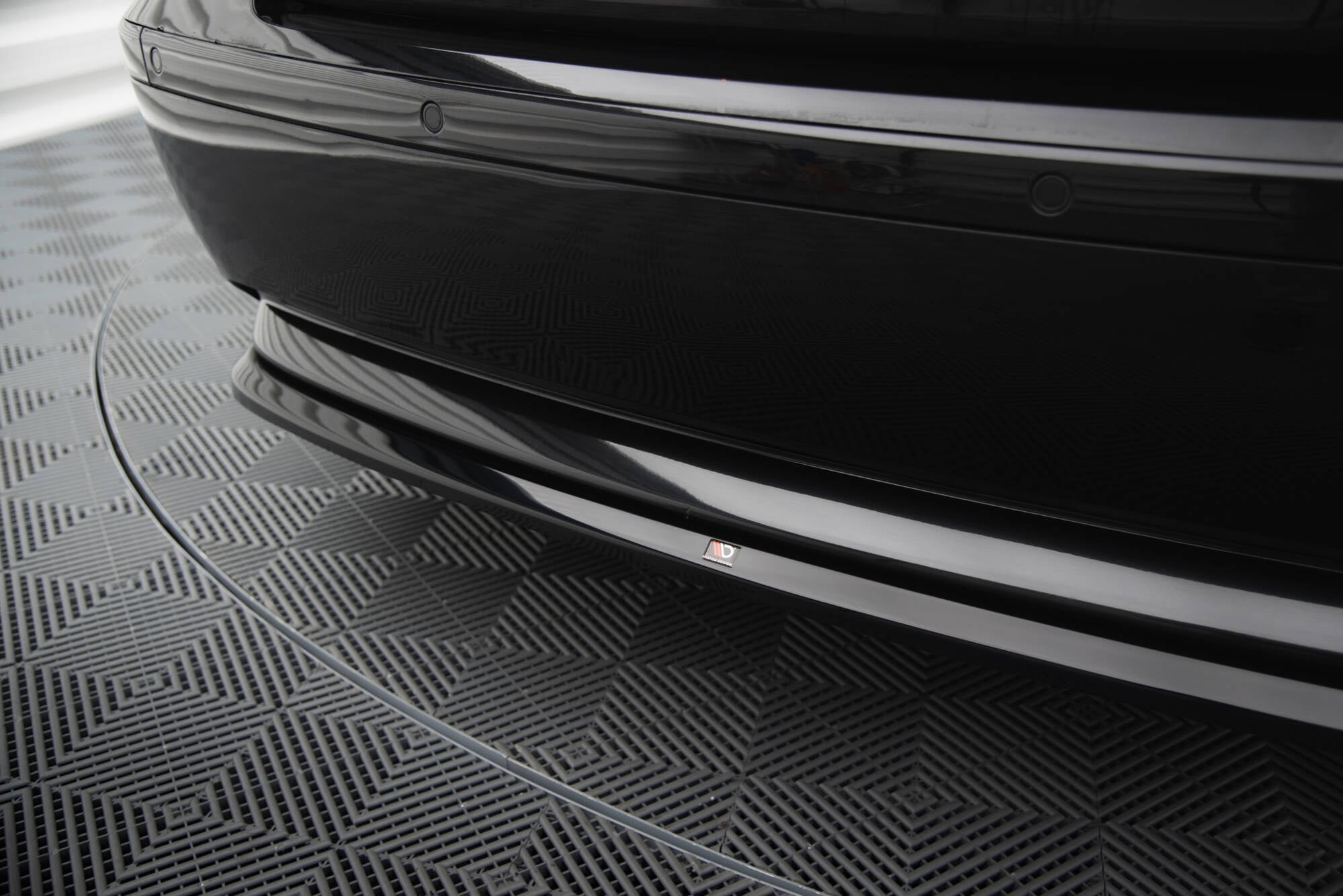 Maxton Design Splitter trasero para BMW 7 E65 - imagen 3