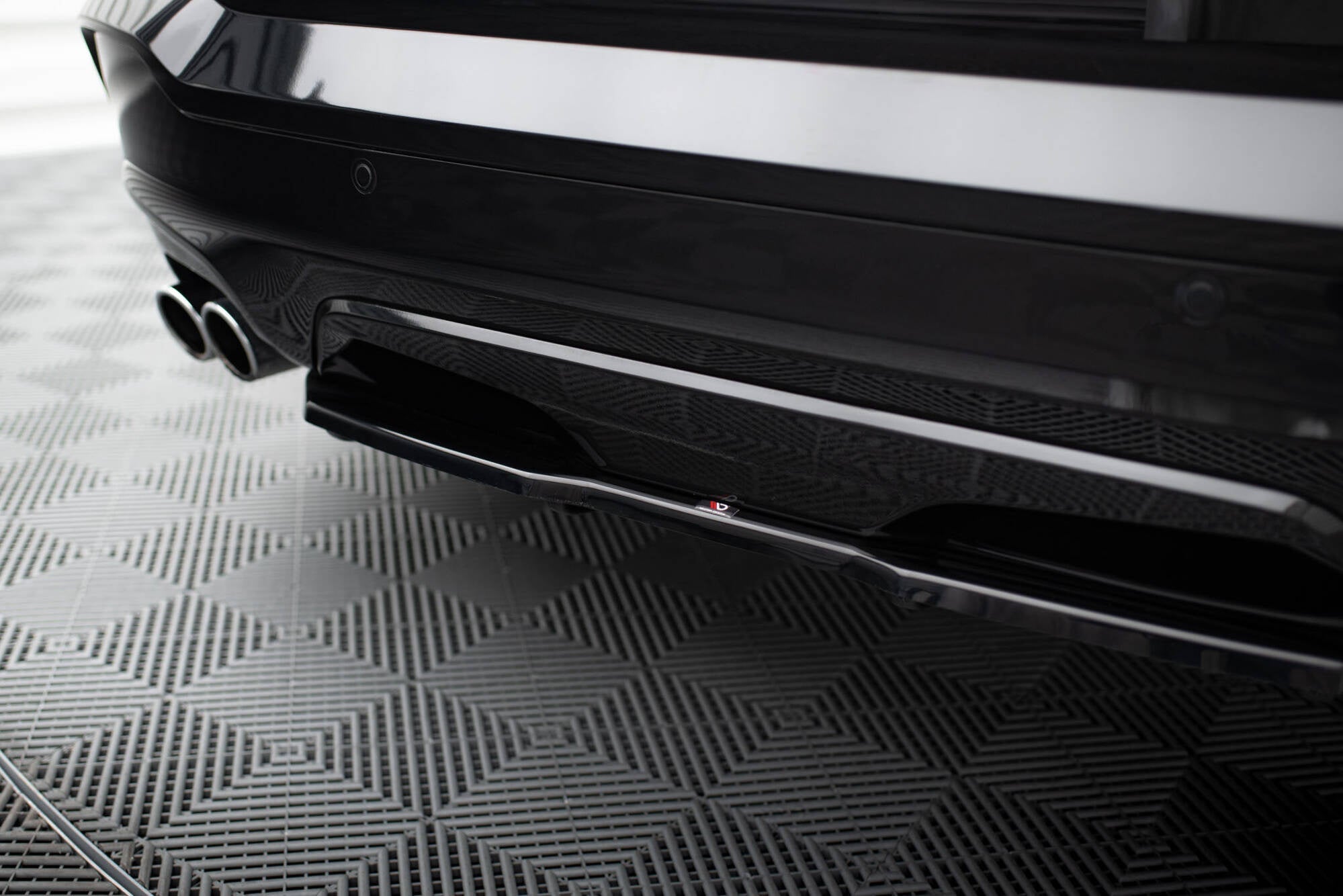 Maxton Design Splitter trasero para BMW X4 M-PACK (with a vertical bar) - imagen 2