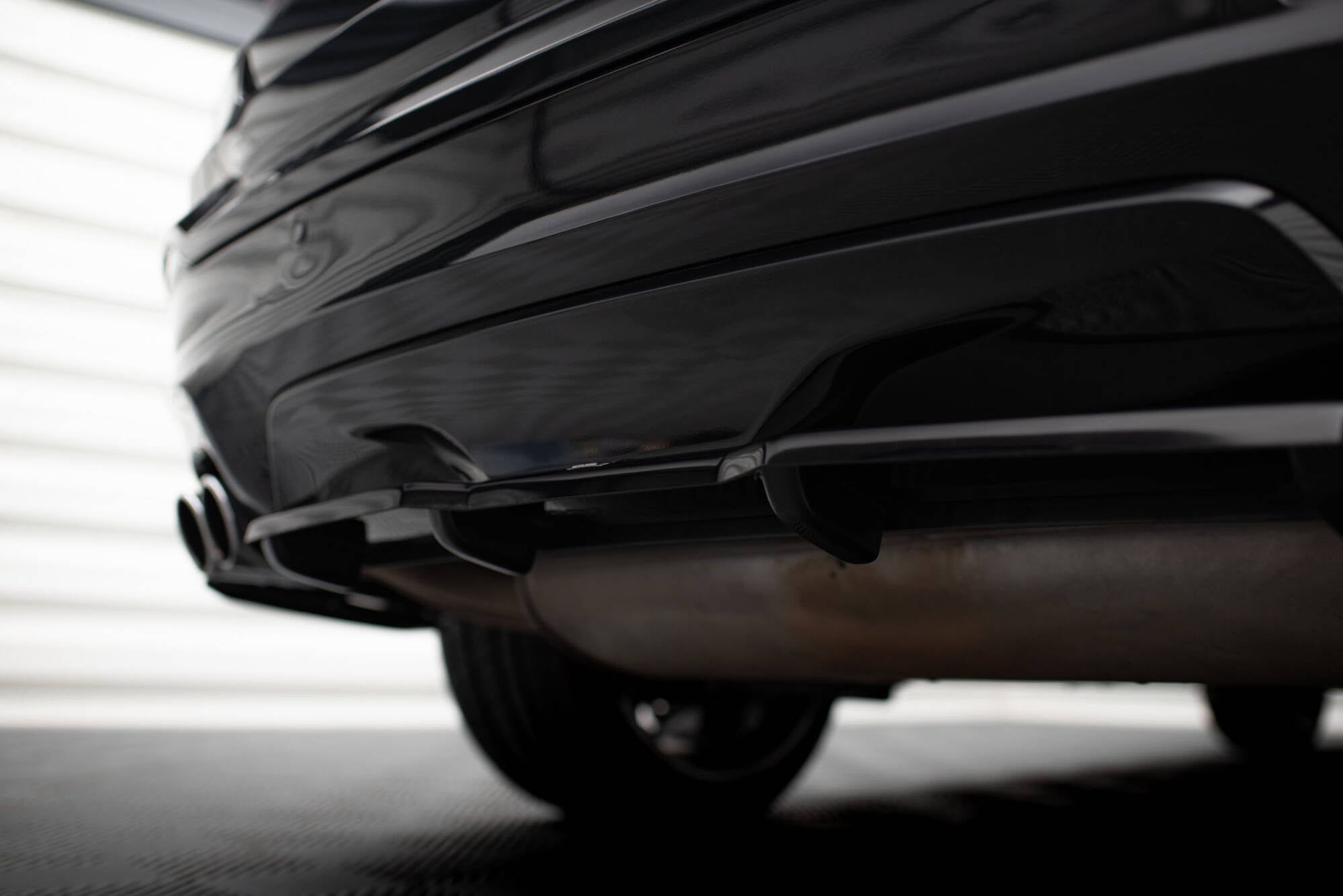 Maxton Design Splitter trasero para BMW X4 M-PACK (with a vertical bar) - imagen 4