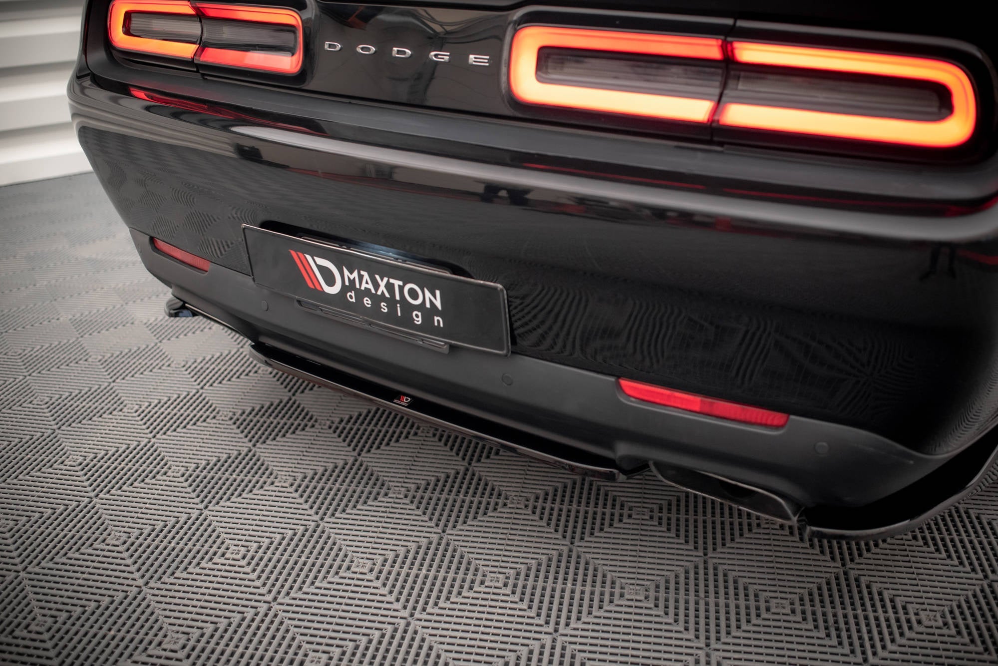 Maxton Design Splitter trasero para Dodge Challenger RT Mk3 Facelift - imagen 1