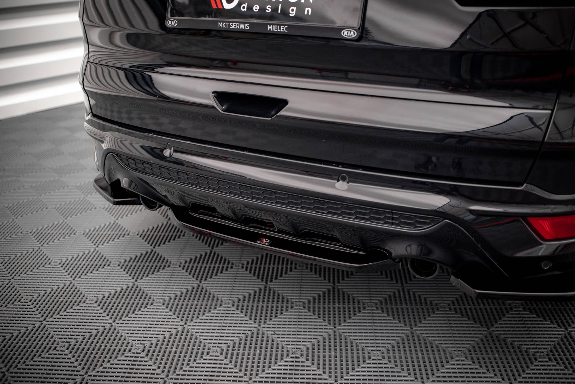Maxton Design Splitter trasero para Ford Escape ST-Line Mk3 - imagen 2
