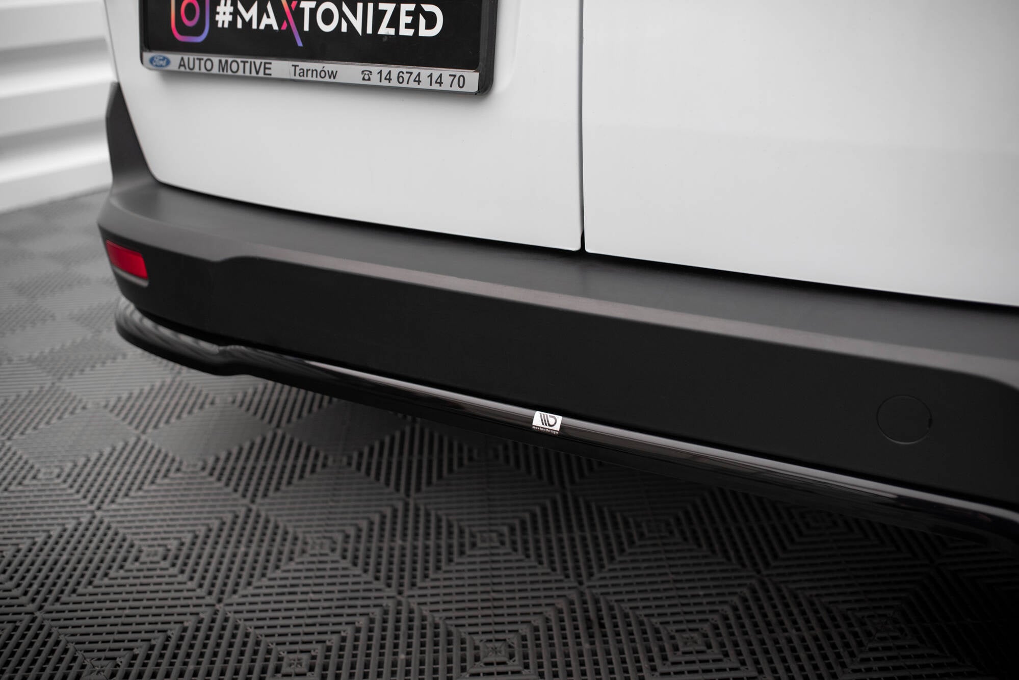 Maxton Design Splitter trasero para Ford Transit Connect Mk2 Facelift - imagen 3