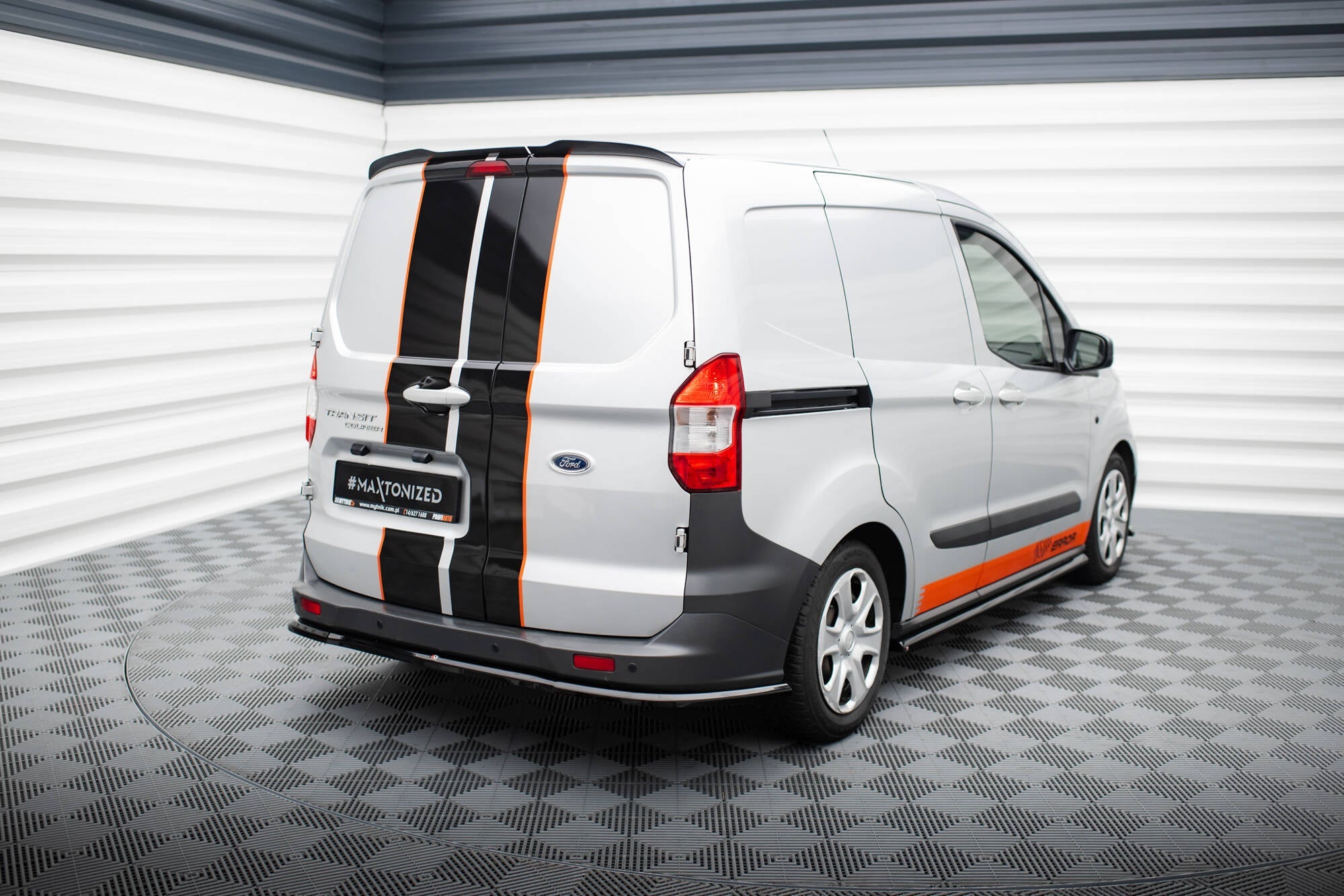 Maxton Design Splitter trasero para Ford Transit Courier Mk1 - imagen 2