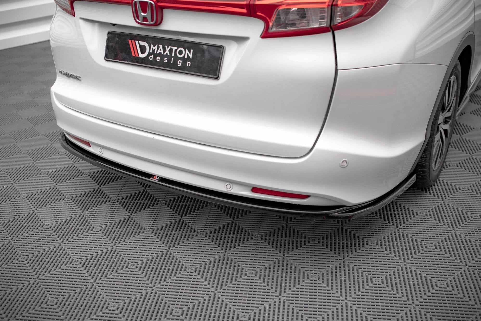 Maxton Design Splitter trasero para Honda Civic Tourer Mk9 - imagen 1