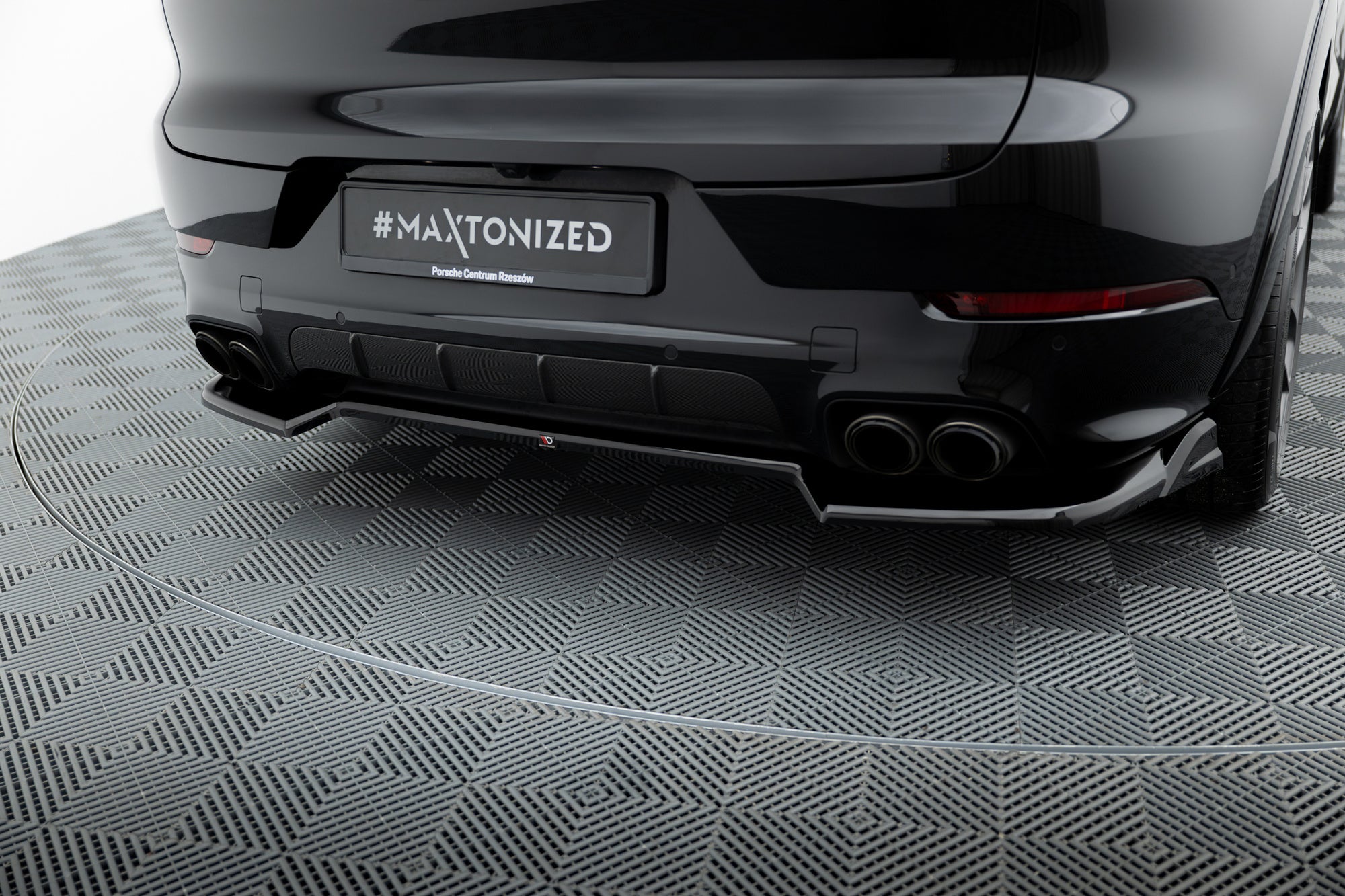 Maxton Design Splitter trasero para Porsche Cayenne SUV / Coupe Mk3 Facelift - imagen 1