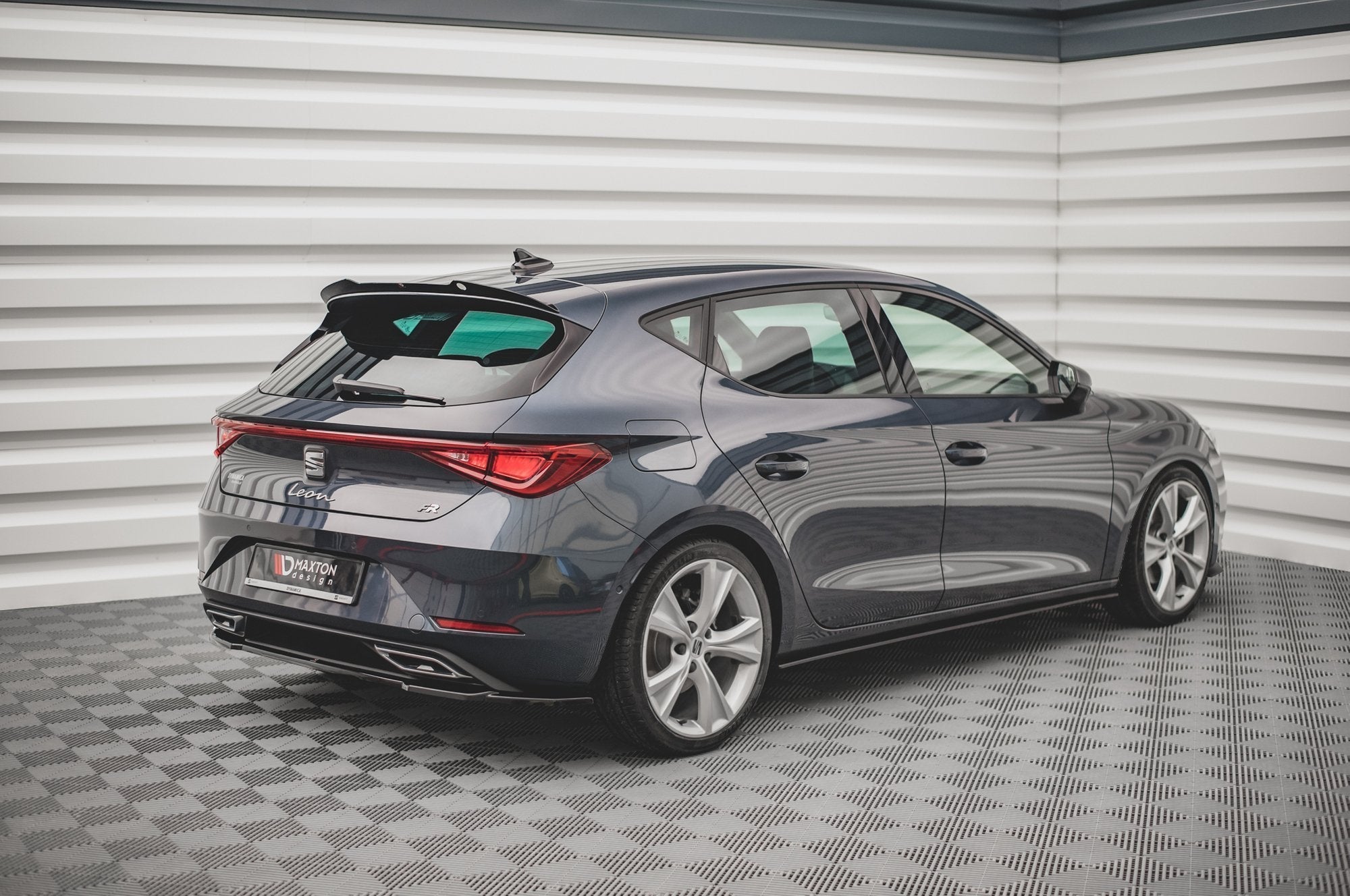 Maxton Design Splitter trasero para Seat Leon FR Hatchback Mk4 - imagen 1