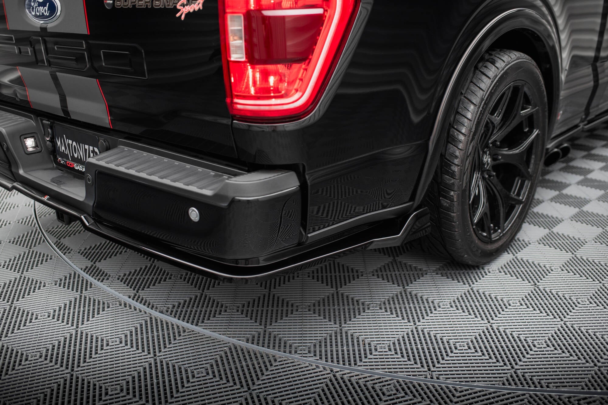 Maxton Design Splitter trasero para Shelby F150 Super Snake - imagen 3