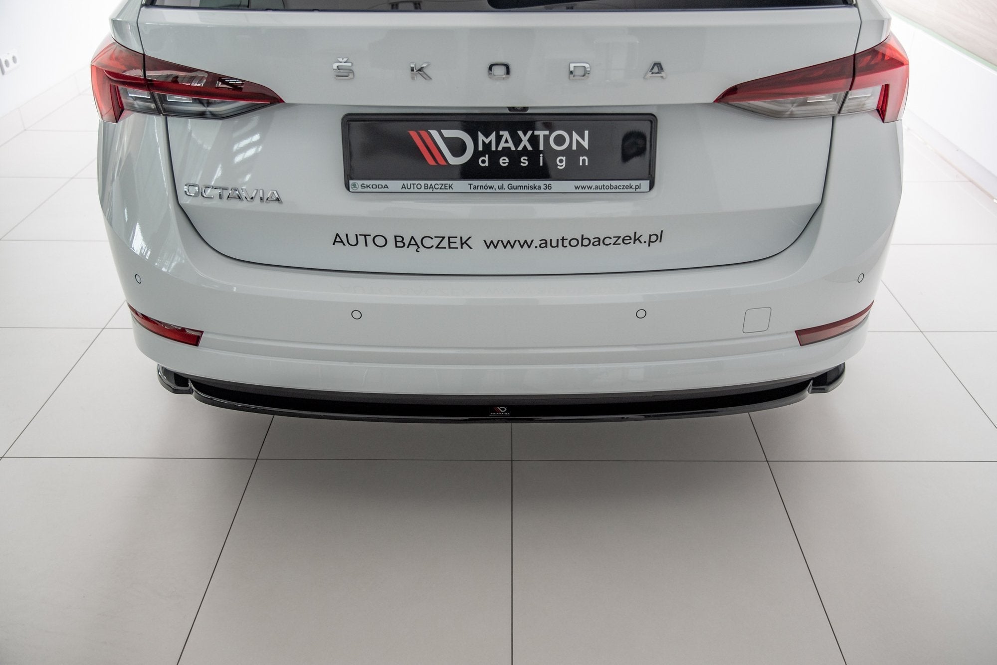 Maxton Design Splitter trasero para Skoda Octavia Mk4 - imagen 1