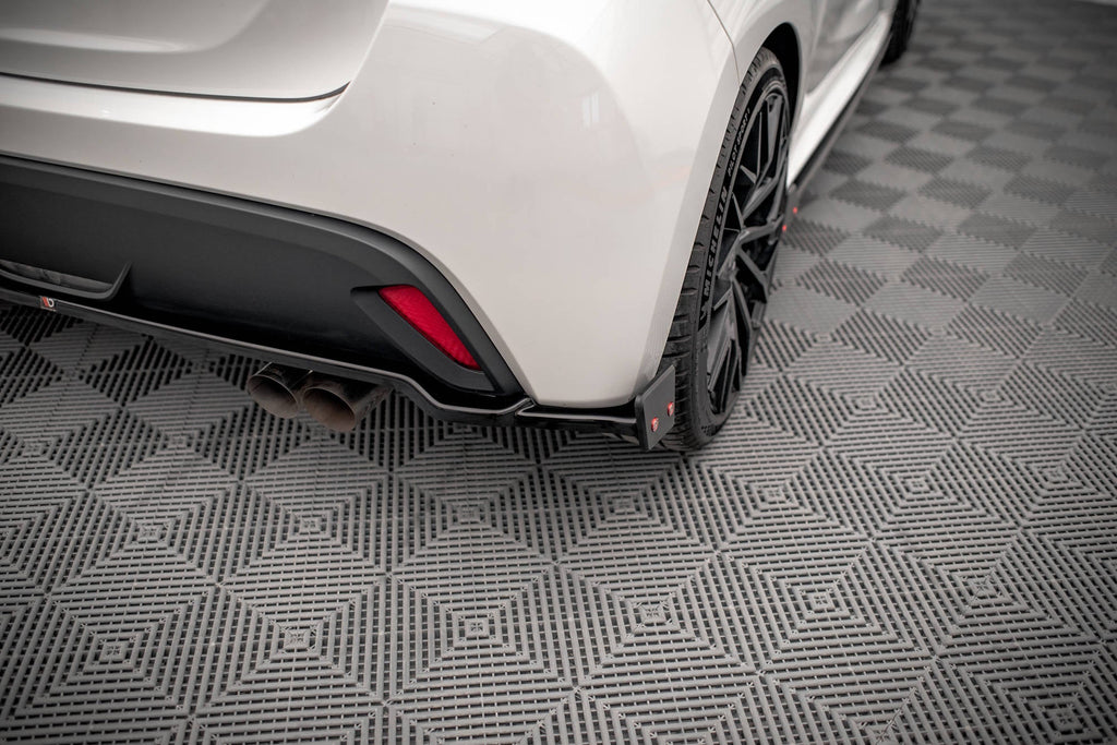 Maxton Design Splitter trasero V.1 + Flaps para Toyota Yaris Mk4 - imagen 2