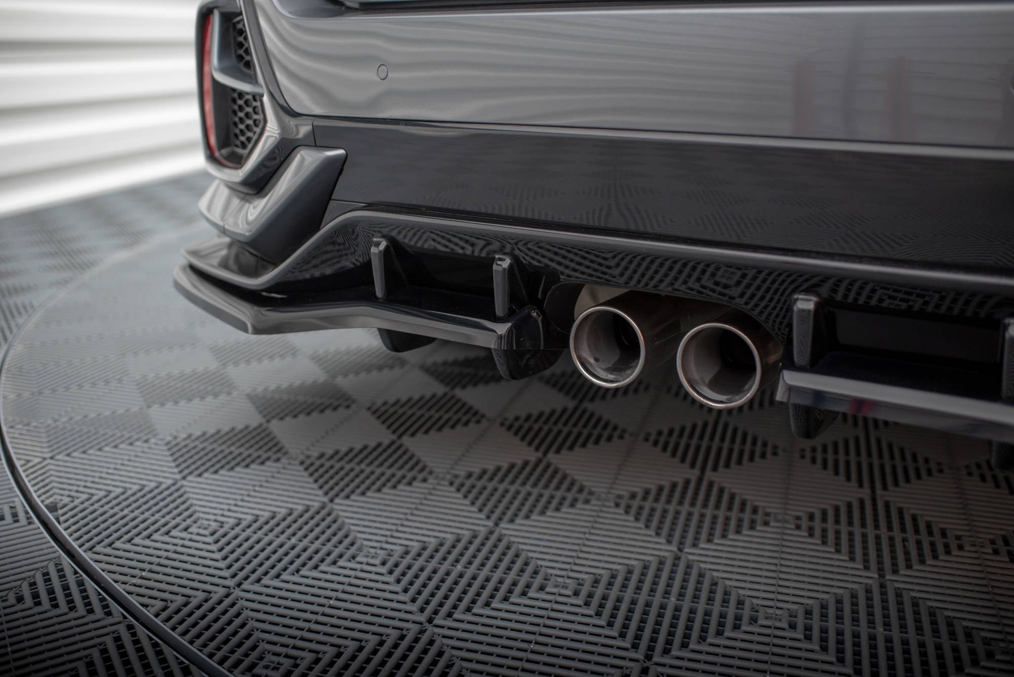 Maxton Design Splitter trasero V.1 (with vertical bars) + Flaps para Honda Civic Sport Mk 10 Facelift - imagen 4