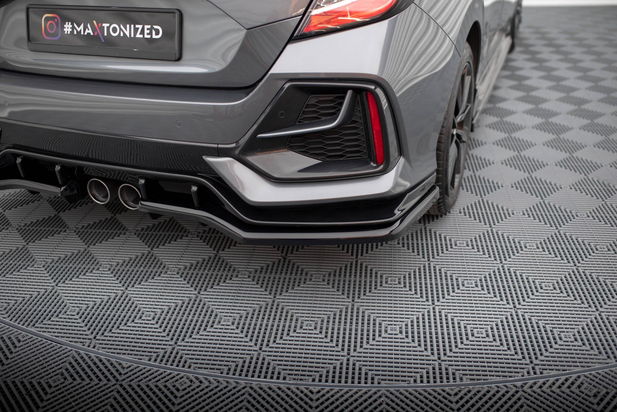 Maxton Design Splitter trasero V.1 (with vertical bars) para Honda Civic Sport Mk 10 Facelift - imagen 2