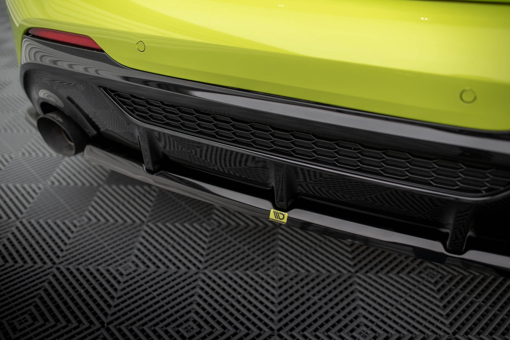 Maxton Design Splitter trasero V.2 para BMW M135i F40 - imagen 3