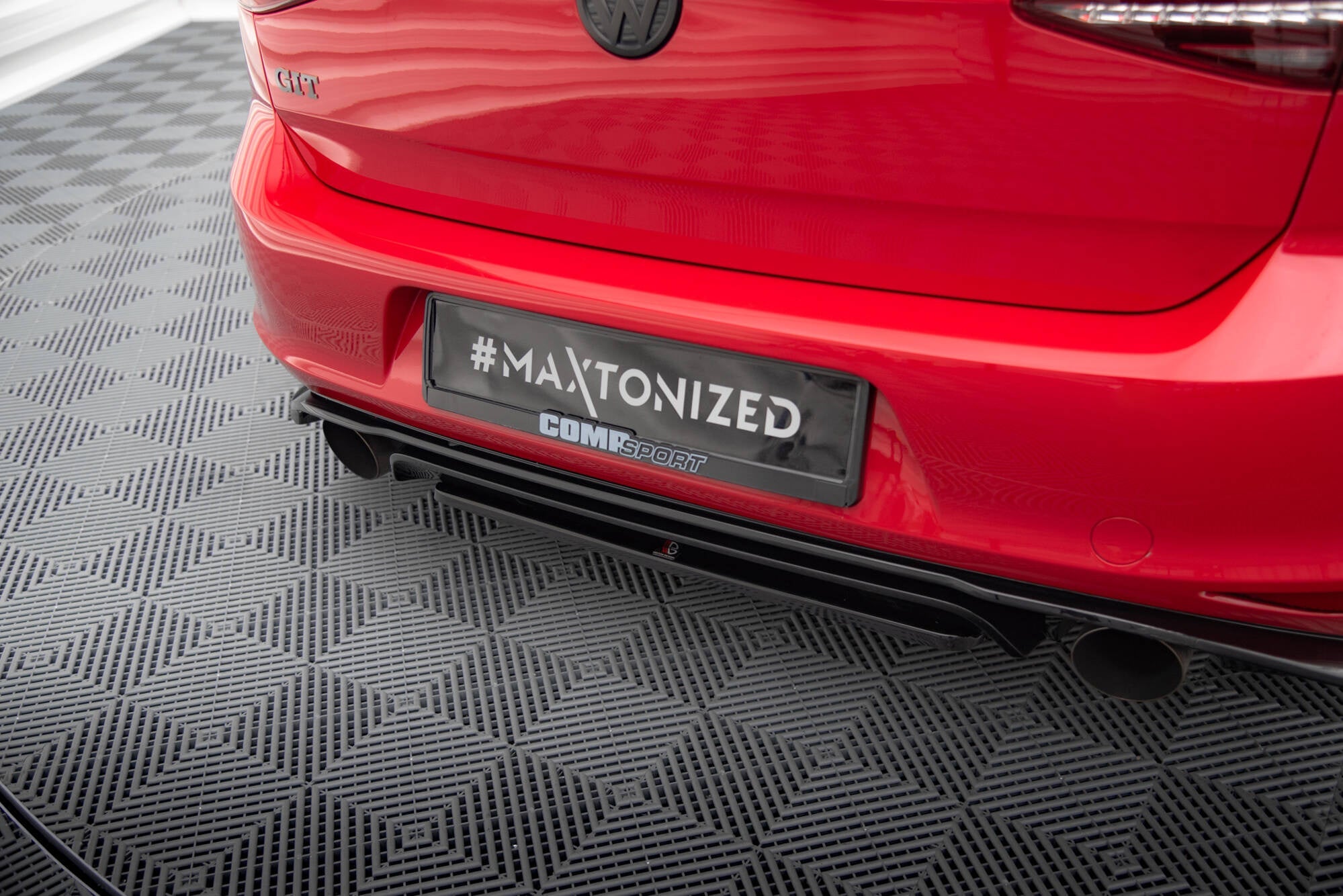 Maxton Design Splitter trasero para Volkswagen Golf Mk7 GTI Clubsport - imagen 2