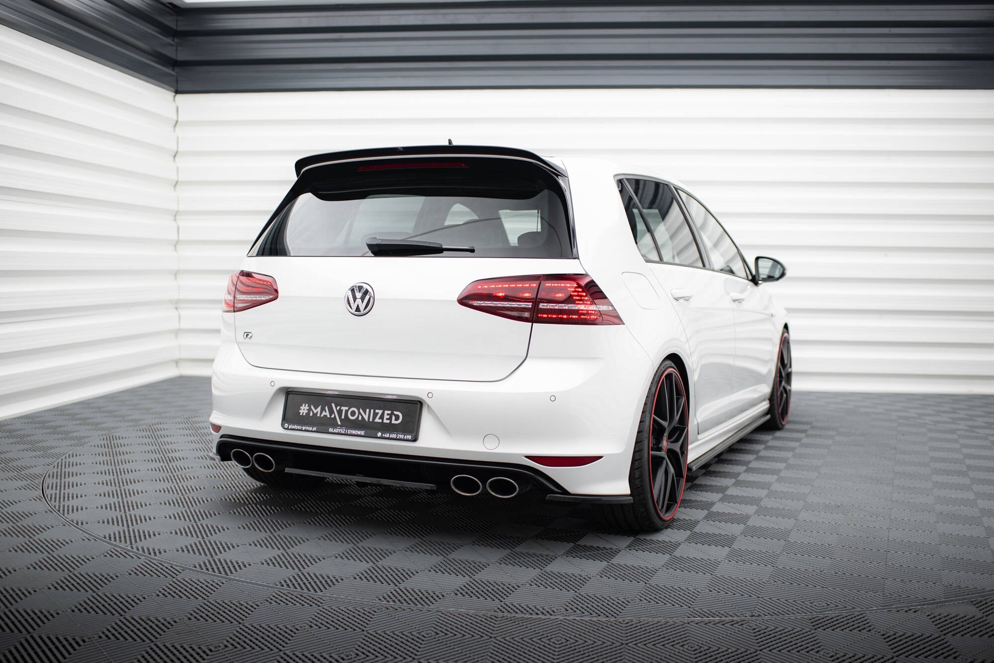 Maxton Design Splitter trasero para Volkswagen Golf Mk7 R (with vertical bars) - imagen 2