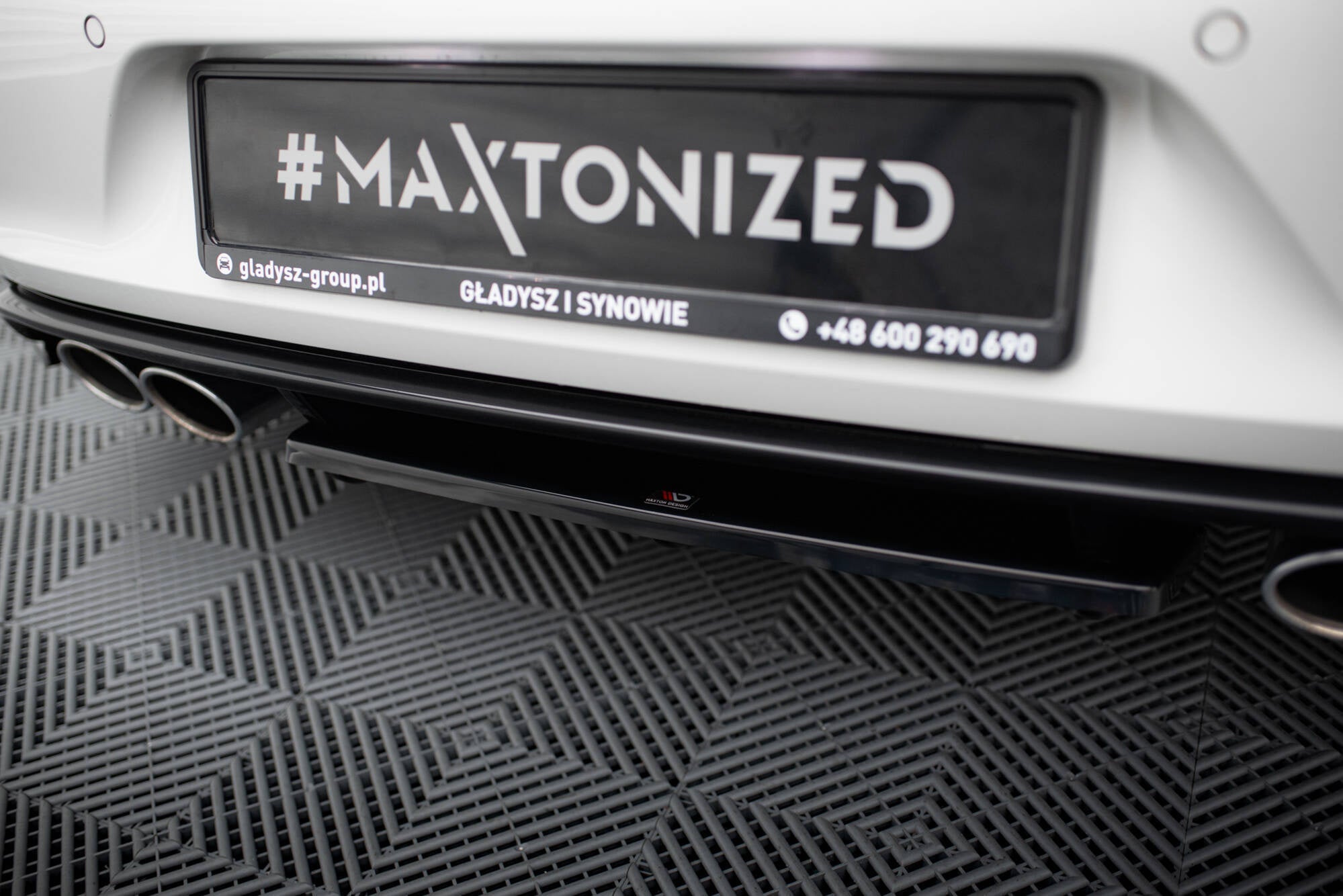 Maxton Design Splitter trasero para Volkswagen Golf Mk7 R (with vertical bars) - imagen 3