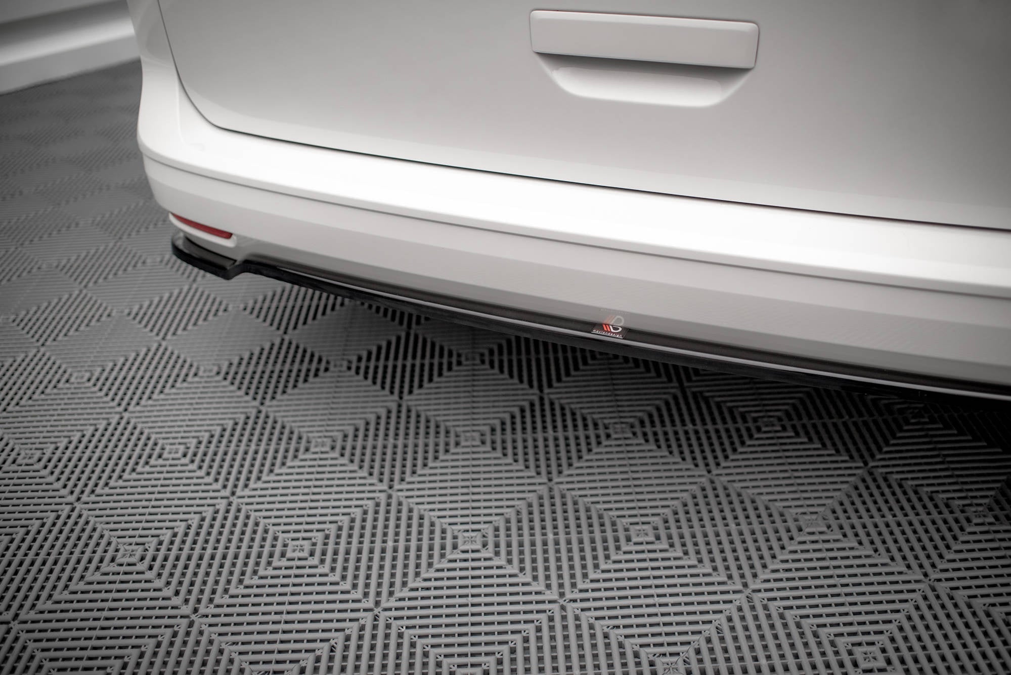 Maxton Design Splitter trasero para Volkswagen Caddy Mk5 / Ford Transit Connect Mk3 - imagen 2