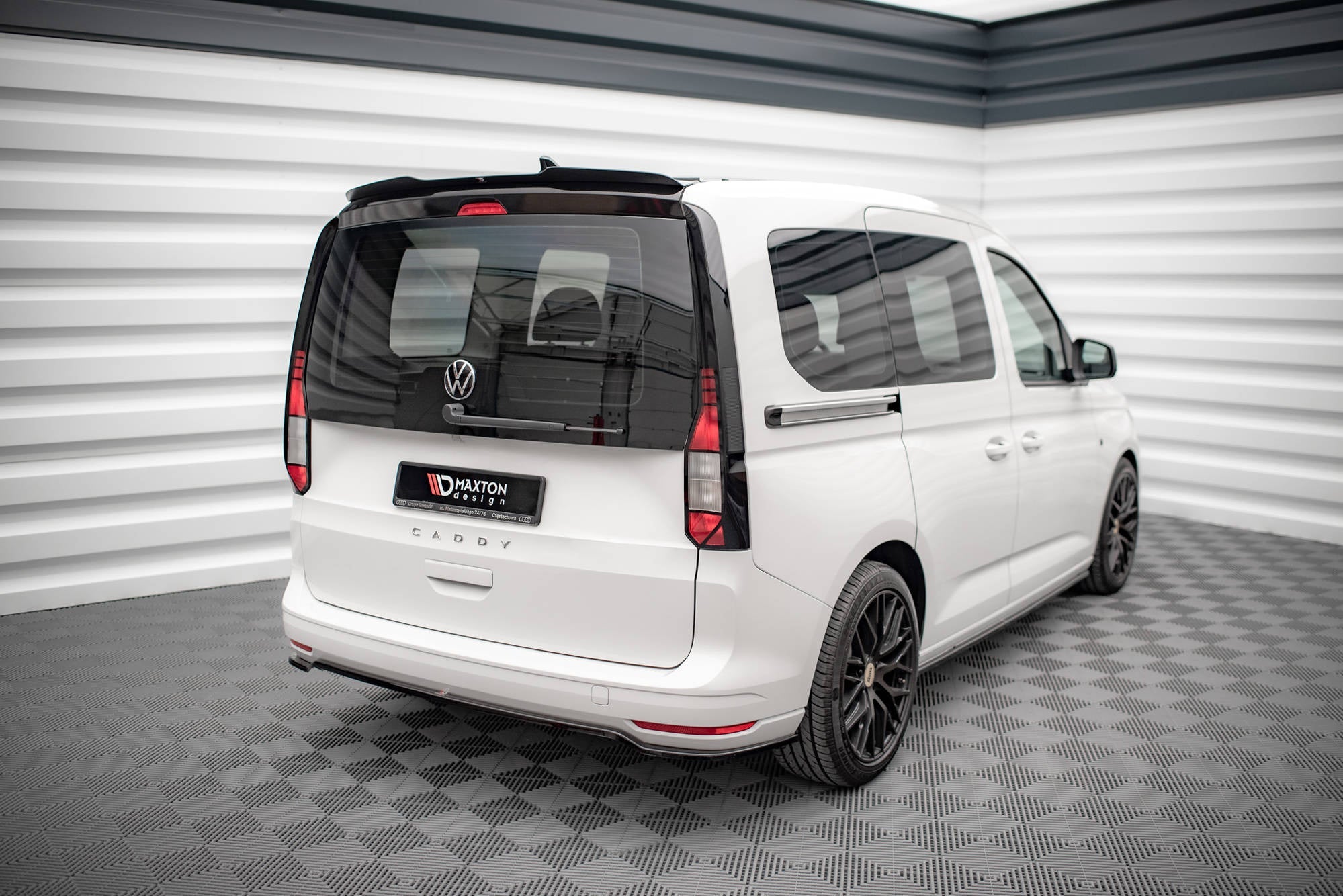 Maxton Design Splitter trasero para Volkswagen Caddy Mk5 / Ford Transit Connect Mk3 - imagen 3