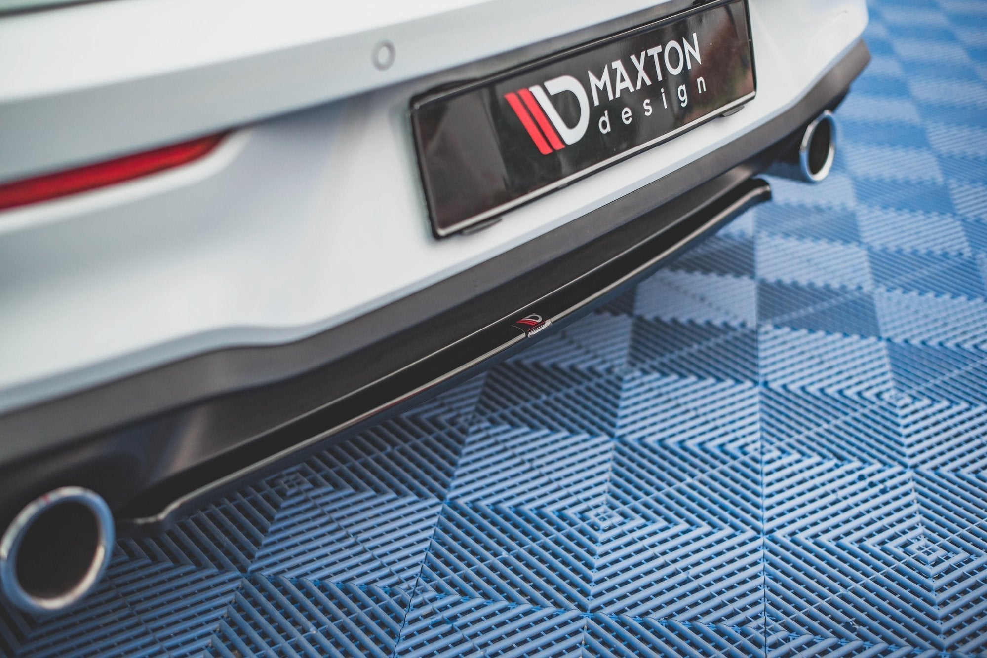 Maxton Design Splitter trasero para Volkswagen Golf GTI Mk8 - imagen 8