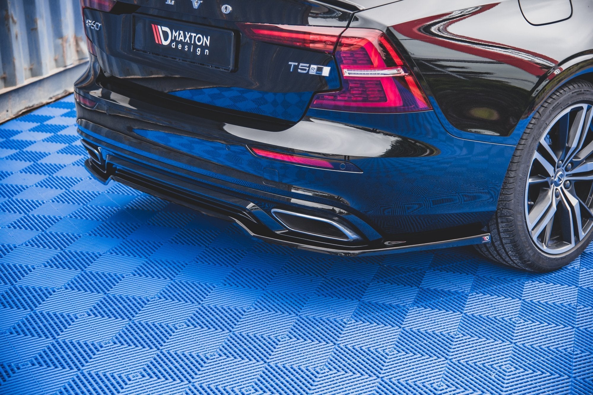 Maxton Design Splitter trasero para Volvo S60/V60 R-Design Mk3 - imagen 3