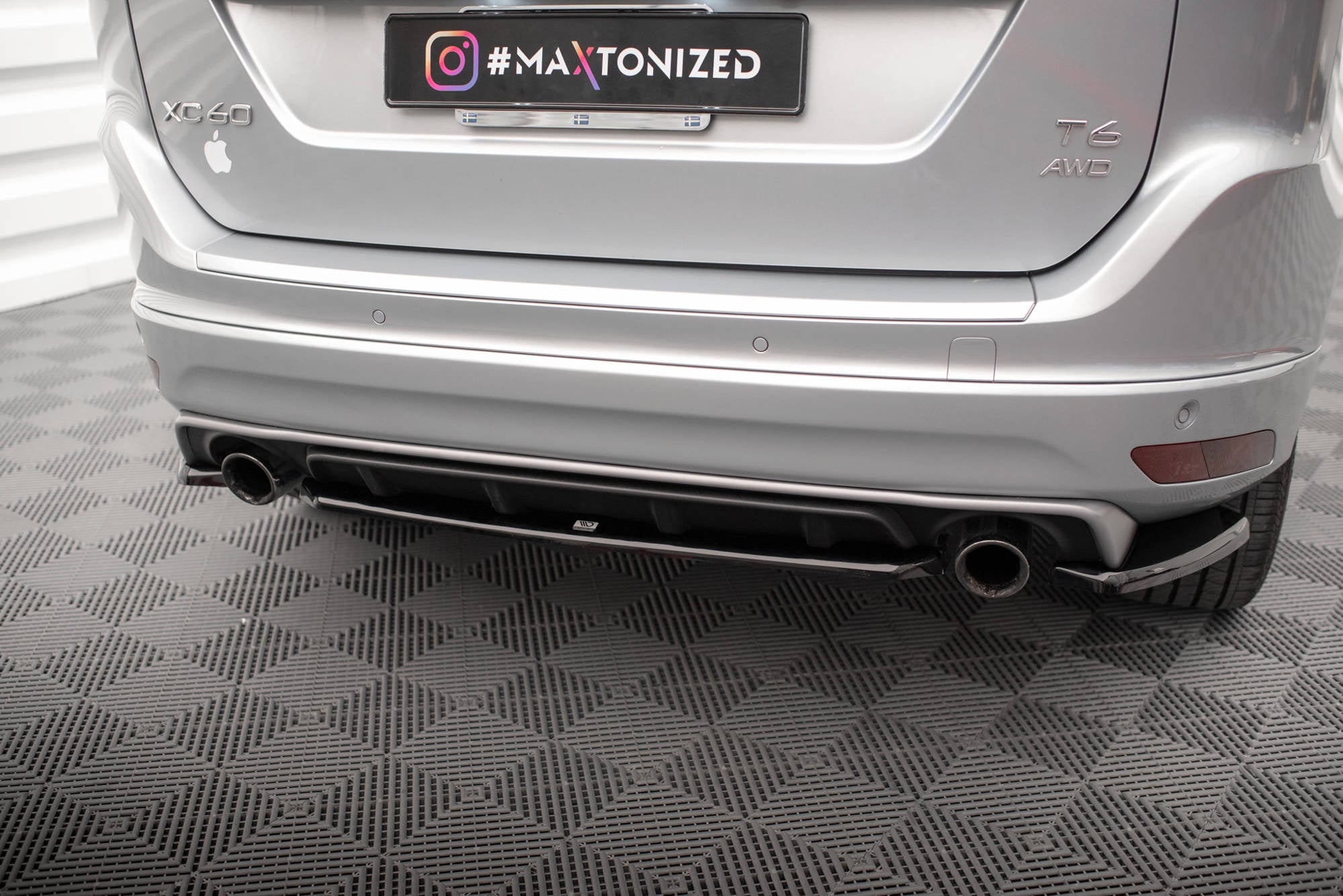 Maxton Design Splitter trasero para Volvo XC60 R-Design Mk1 Facelift - imagen 2