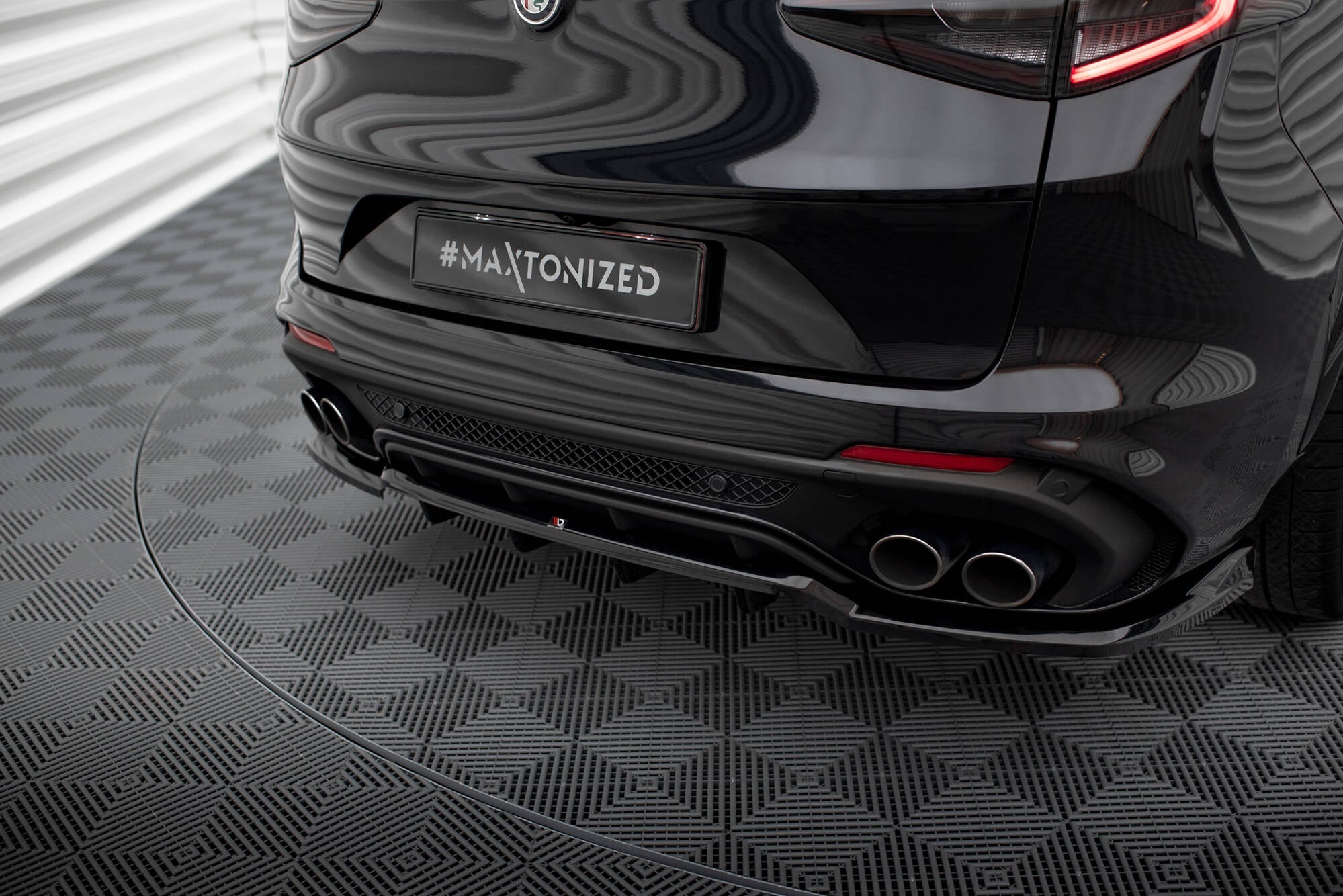 Maxton Design Splitter trasero (With Vertical Bars) para Alfa Romeo Stelvio Quadrifoglio Mk1 - imagen 1