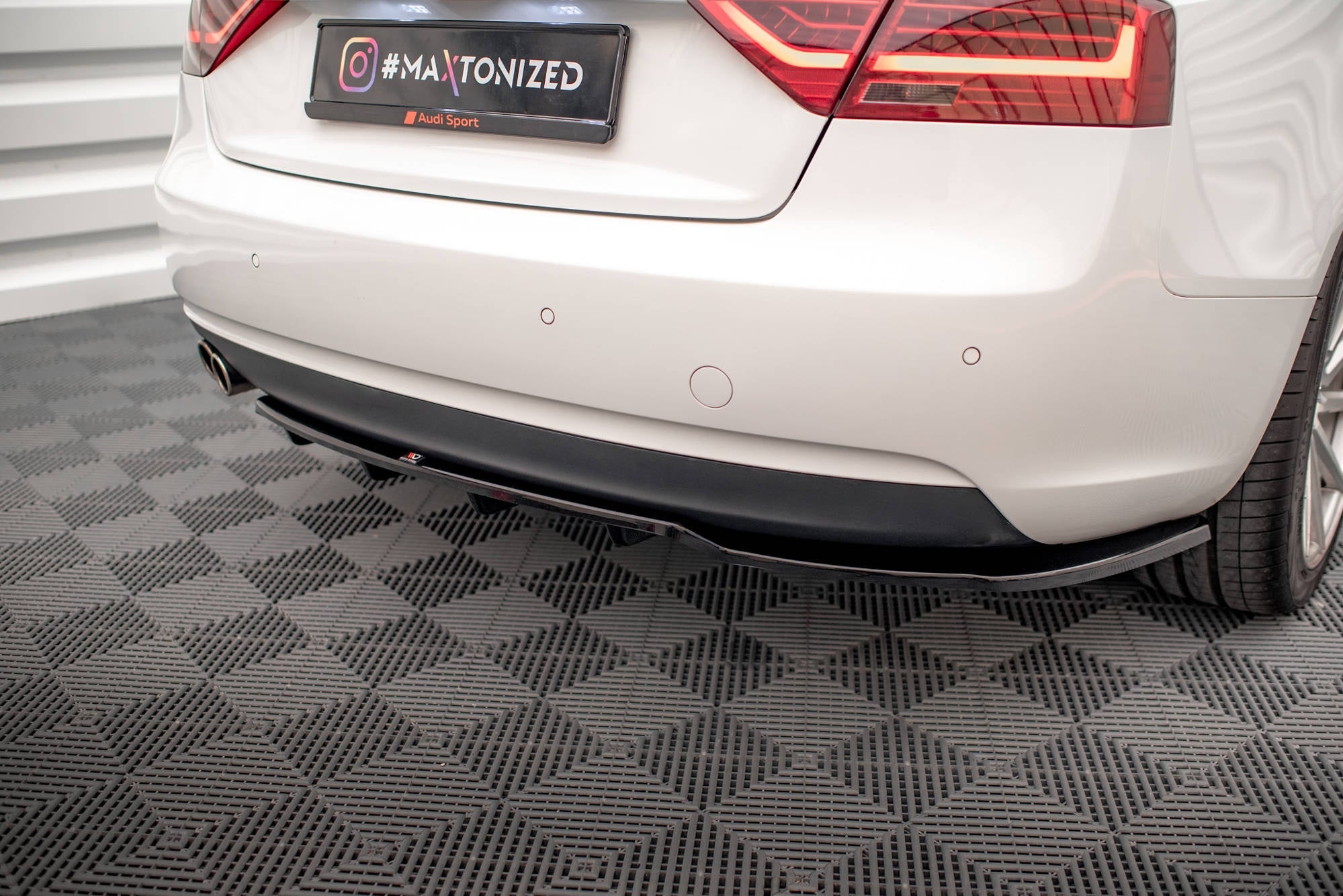 Maxton Design Splitter trasero (With Vertical Bars) para Audi A5 Coupe 8T Facelift - imagen 1