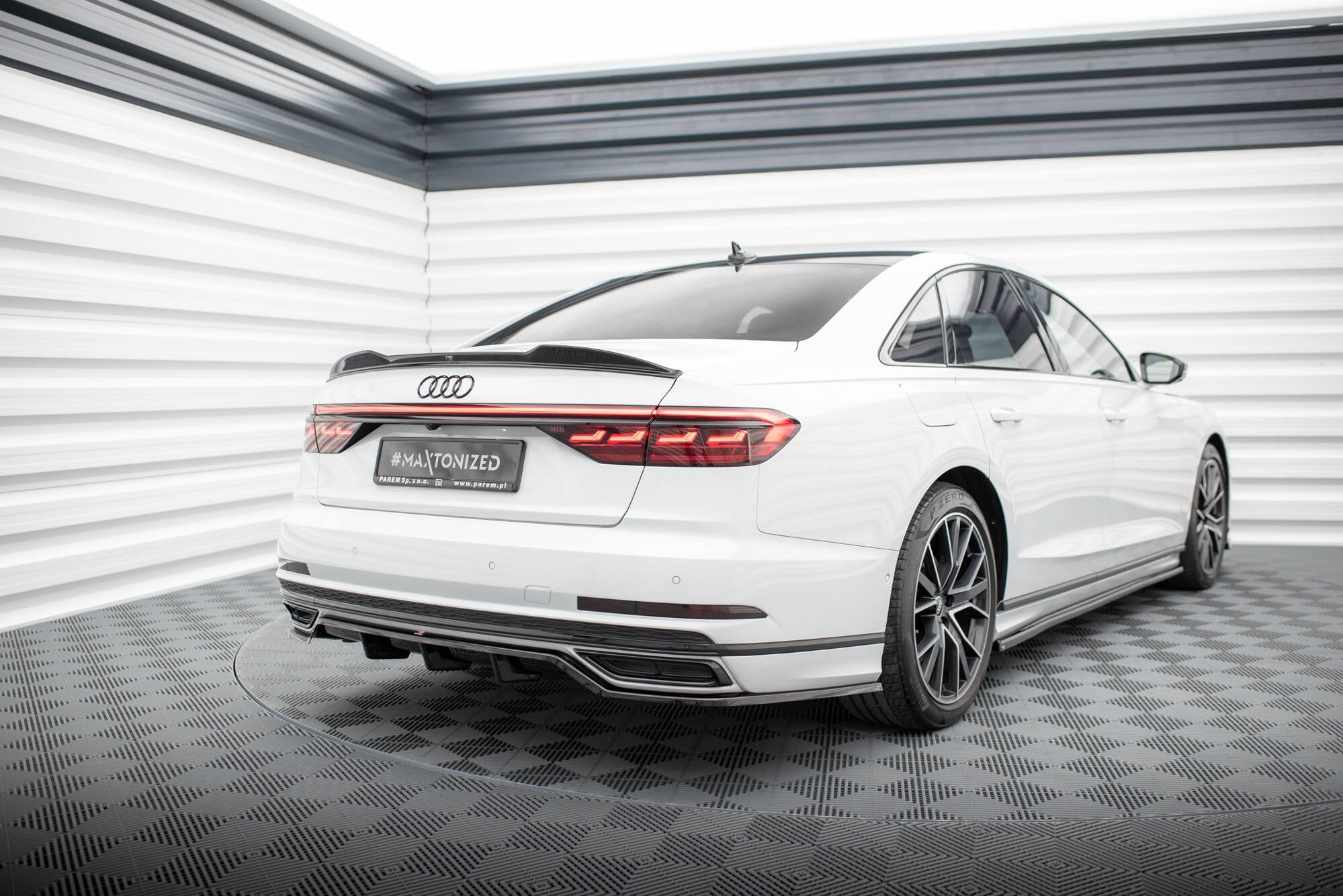 Maxton Design Splitter trasero (With Vertical Bars) para Audi A8 S-Line D5 - imagen 4
