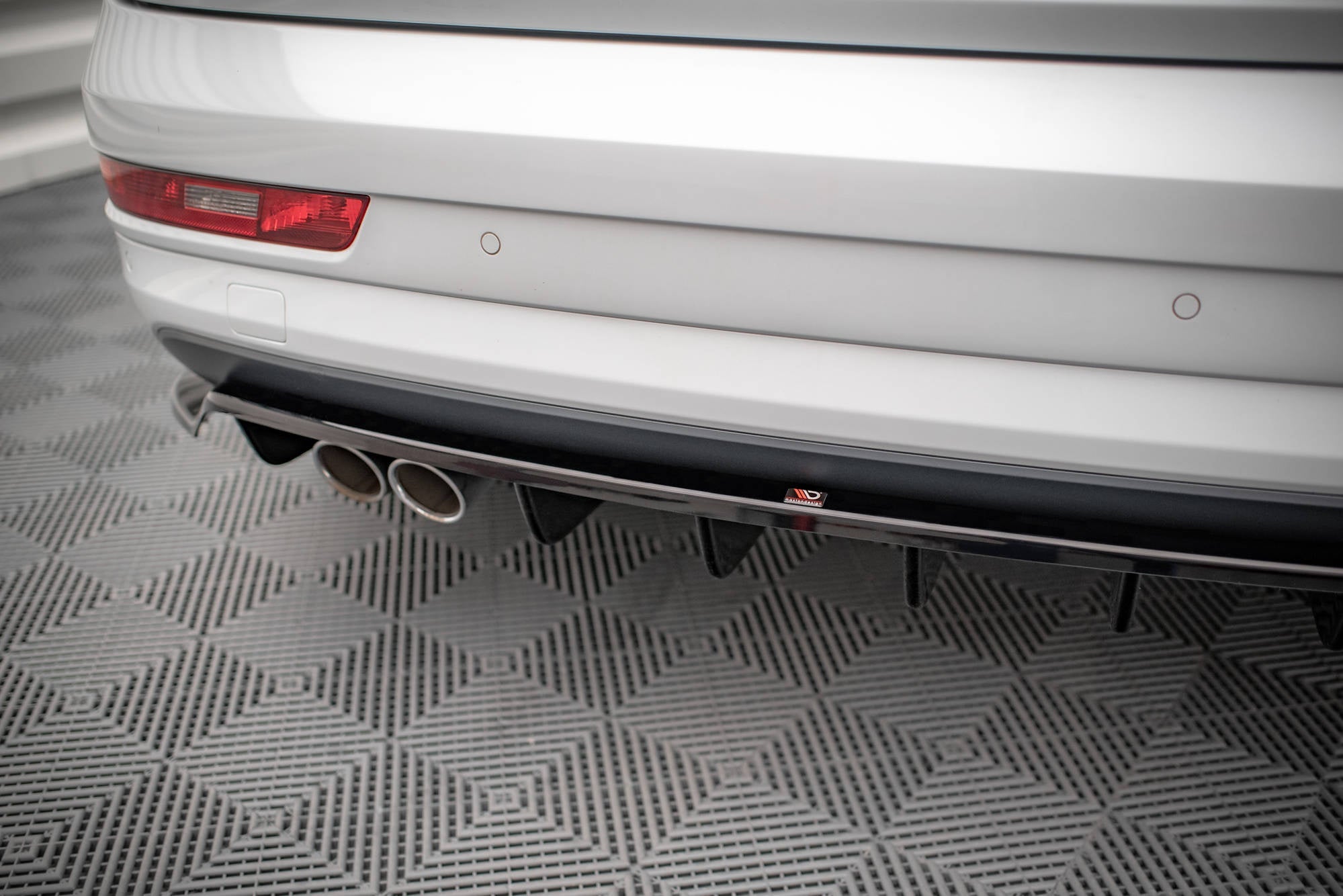 Maxton Design Splitter trasero (With Vertical Bars) para Audi Q3 Sport 8U Facelift - imagen 3