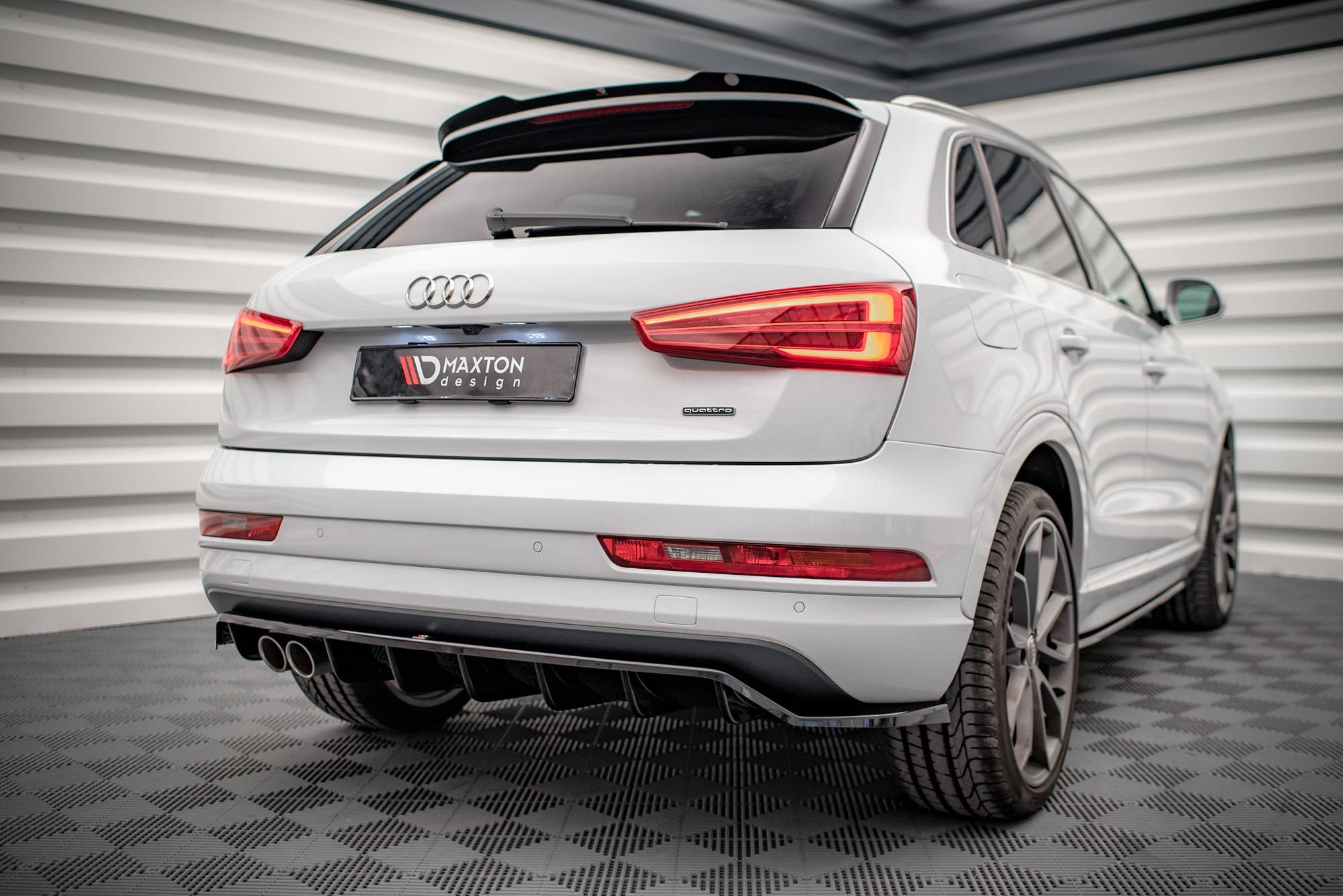 Maxton Design Splitter trasero (With Vertical Bars) para Audi Q3 Sport 8U Facelift - imagen 1
