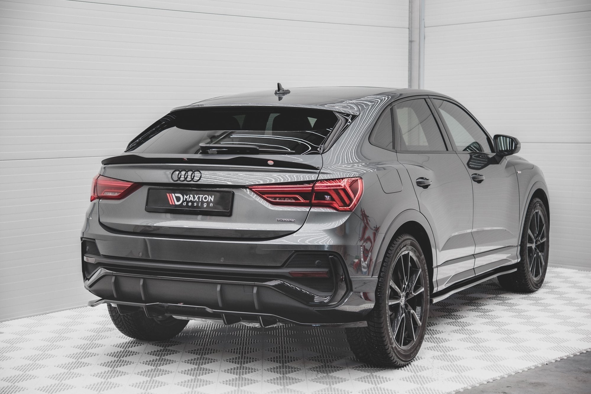 Maxton Design Splitter trasero (With Vertical Bars) para Audi Q3 Sportback S-Line F3 - imagen 1