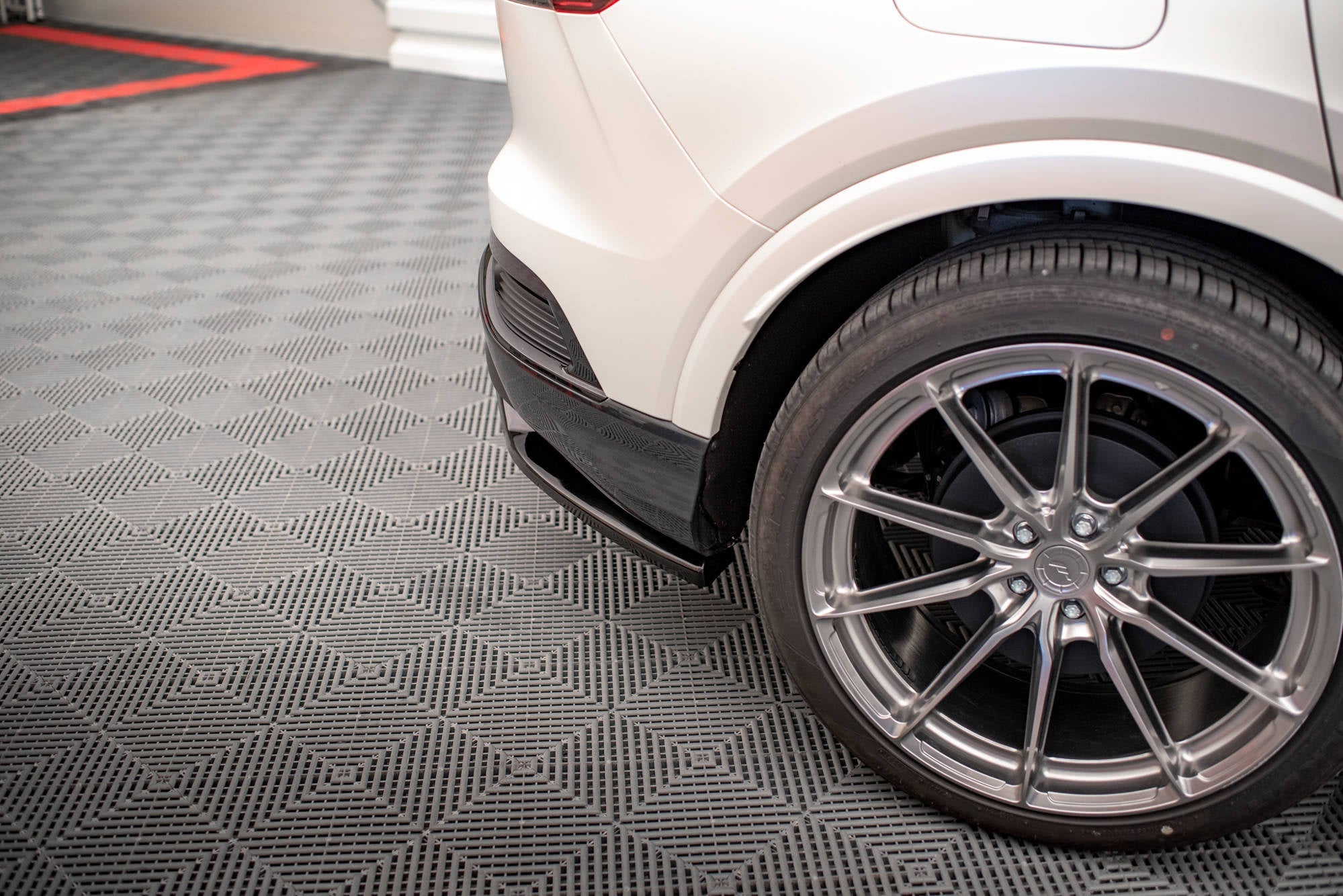 Maxton Design Splitter trasero (With Vertical Bars) para Audi Q4 e-tron Sportback S-line Mk1 - imagen 3