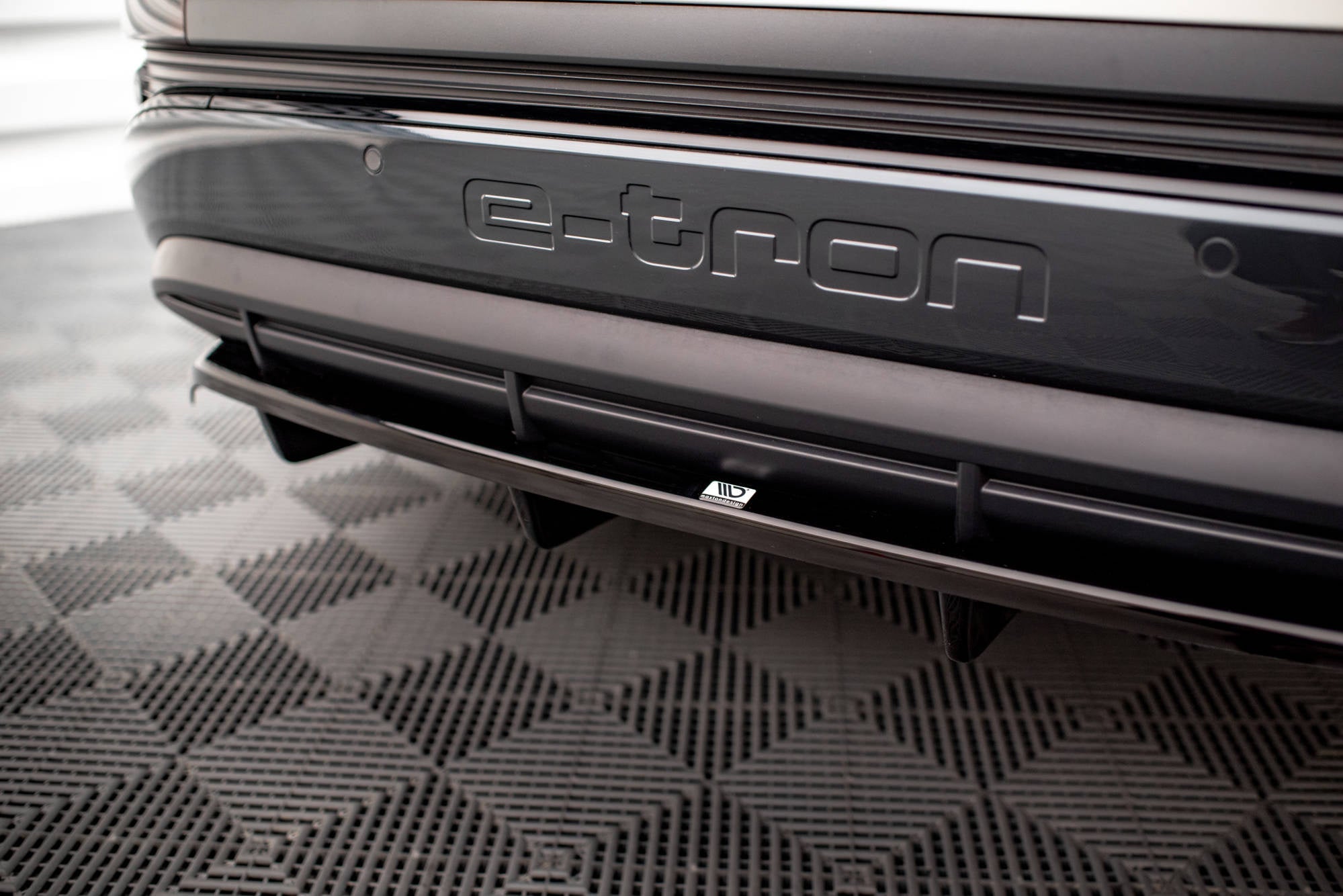Maxton Design Splitter trasero (With Vertical Bars) para Audi Q4 e-tron Sportback S-line Mk1 - imagen 4