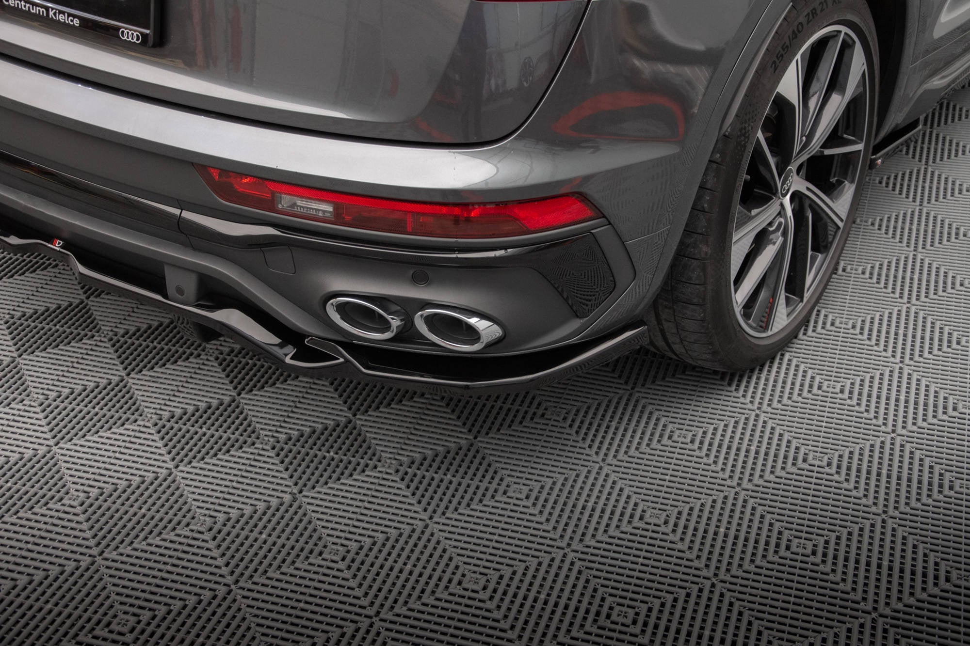 Maxton Design Splitter trasero (With Vertical Bars) para Audi SQ5 / Q5 S-Line Sportback Mk2 Facelift - imagen 3
