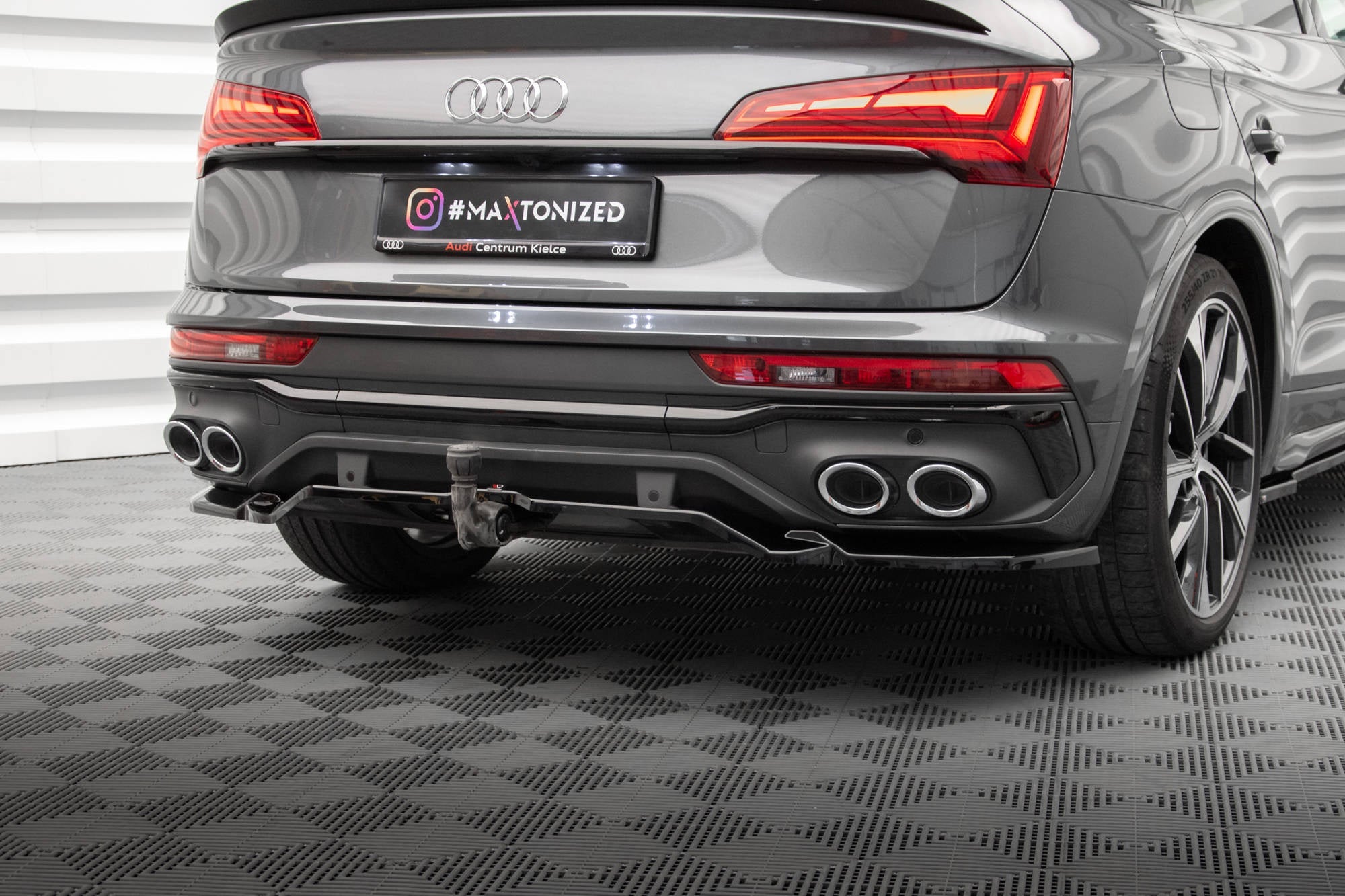 Maxton Design Splitter trasero (With Vertical Bars) para Audi SQ5 / Q5 S-Line Sportback Mk2 Facelift - imagen 1